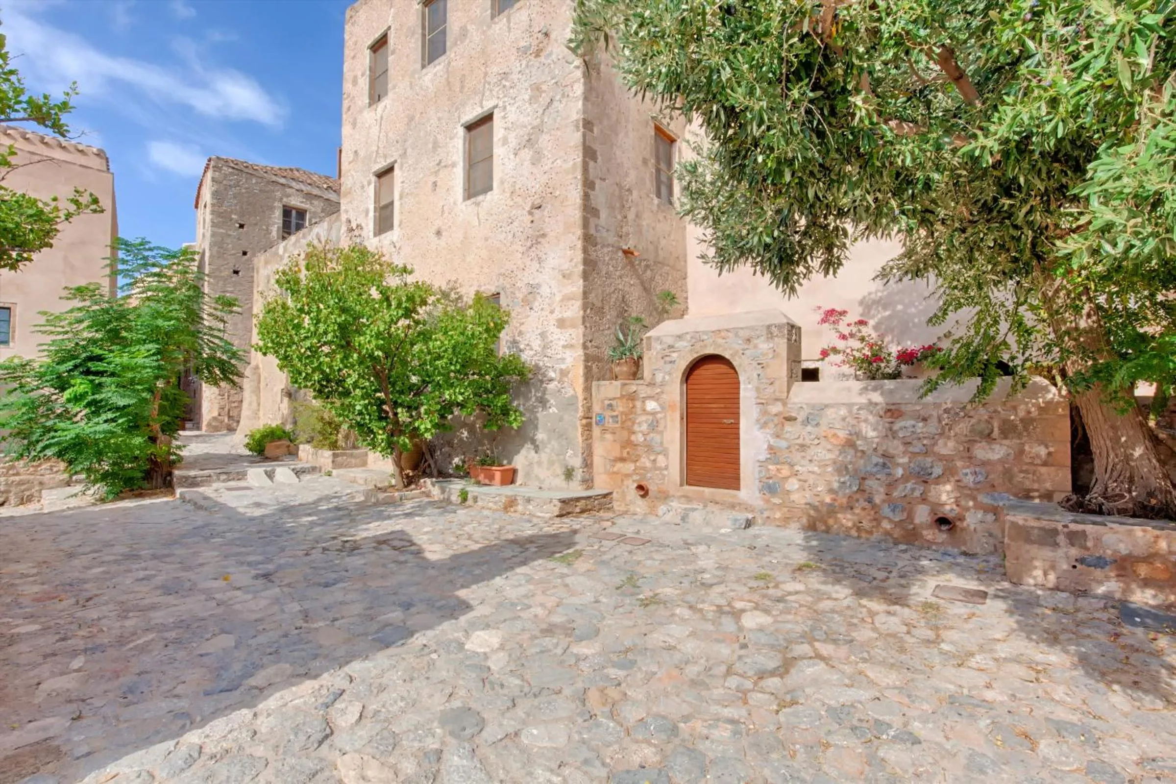 Facade/entrance in Dorovinis Monemvasia Castlehouses