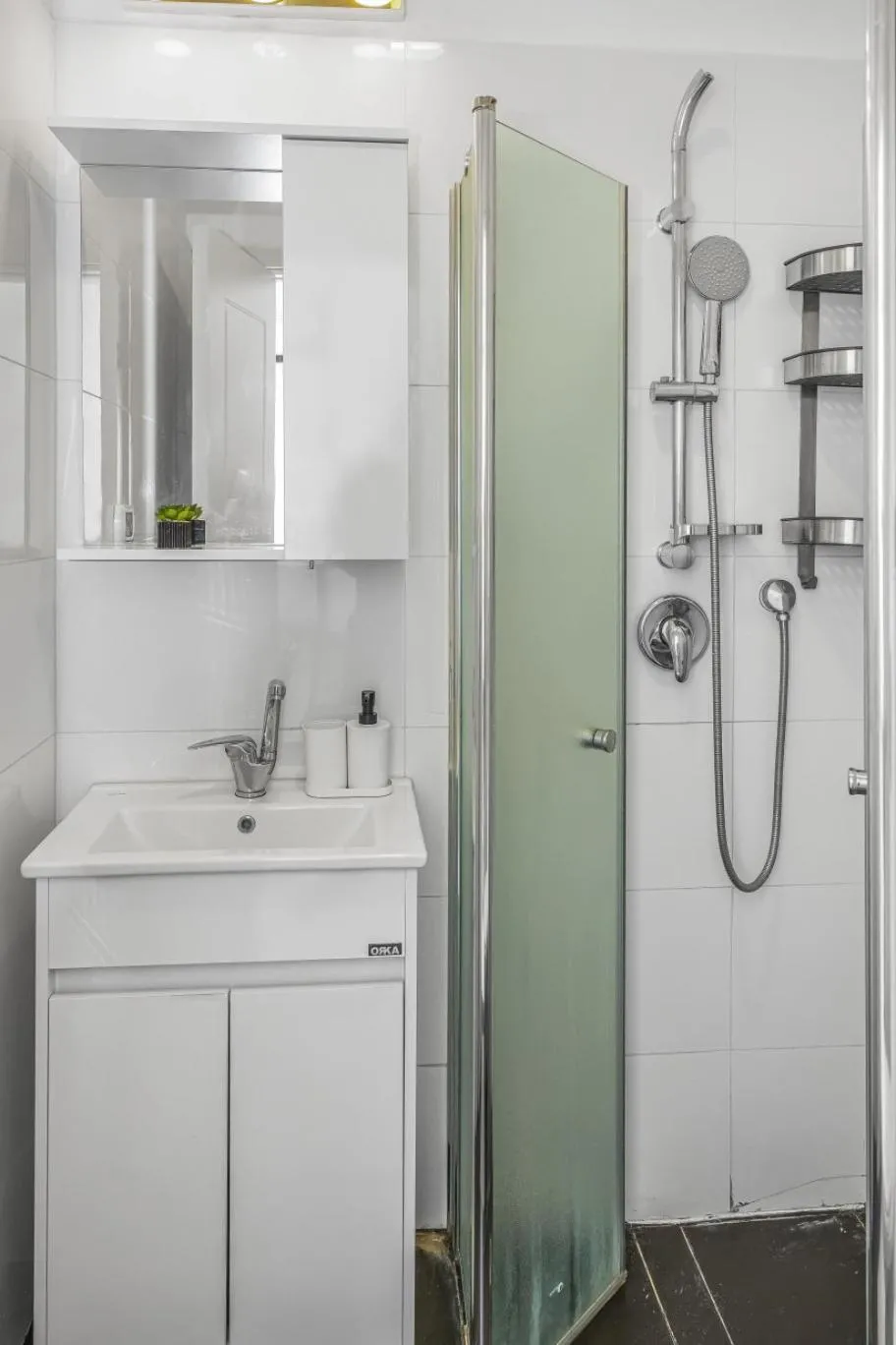 Shower in IB Properties Suites