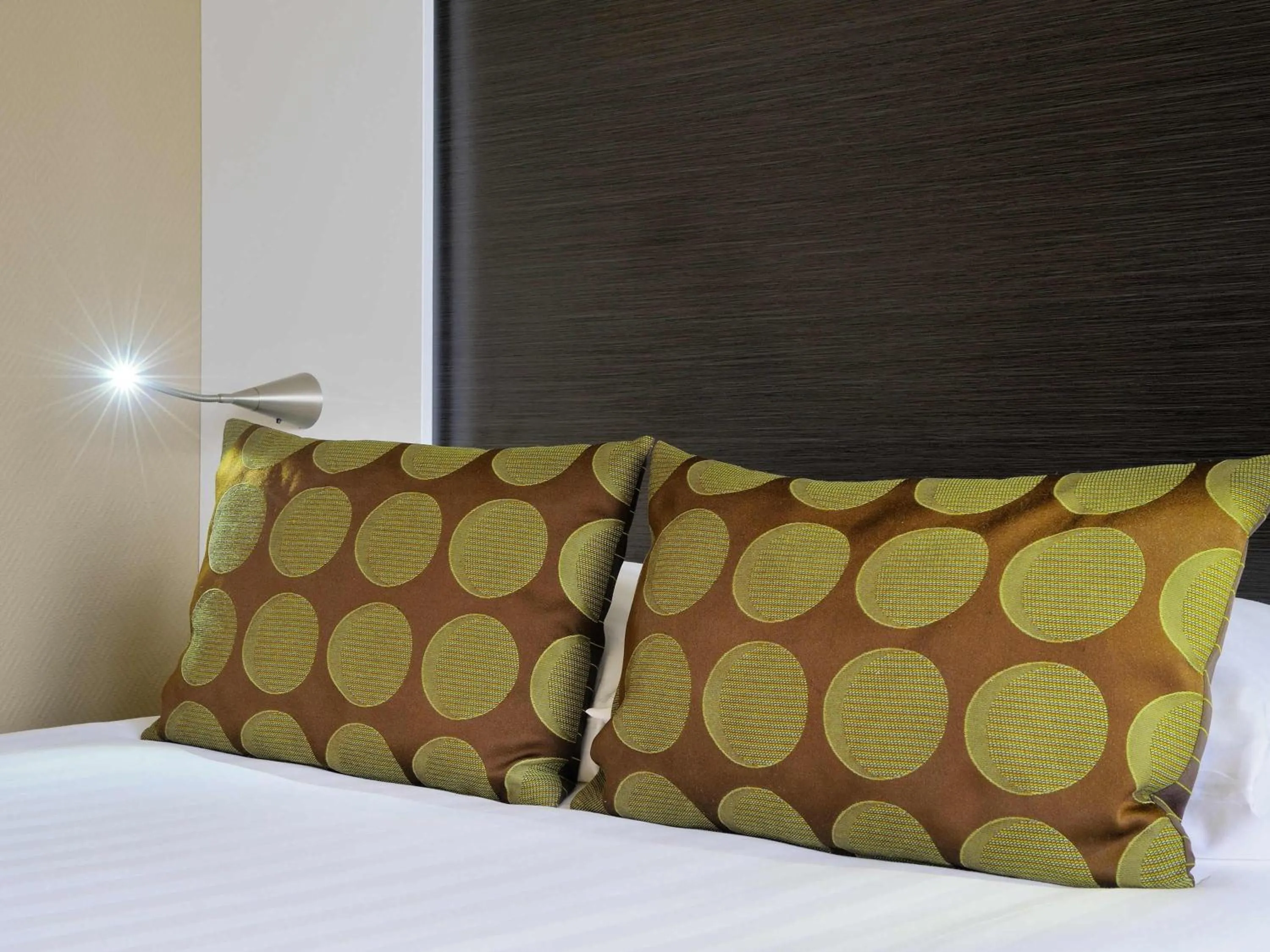 Bedroom, Bed in Mercure Hotel Zwolle