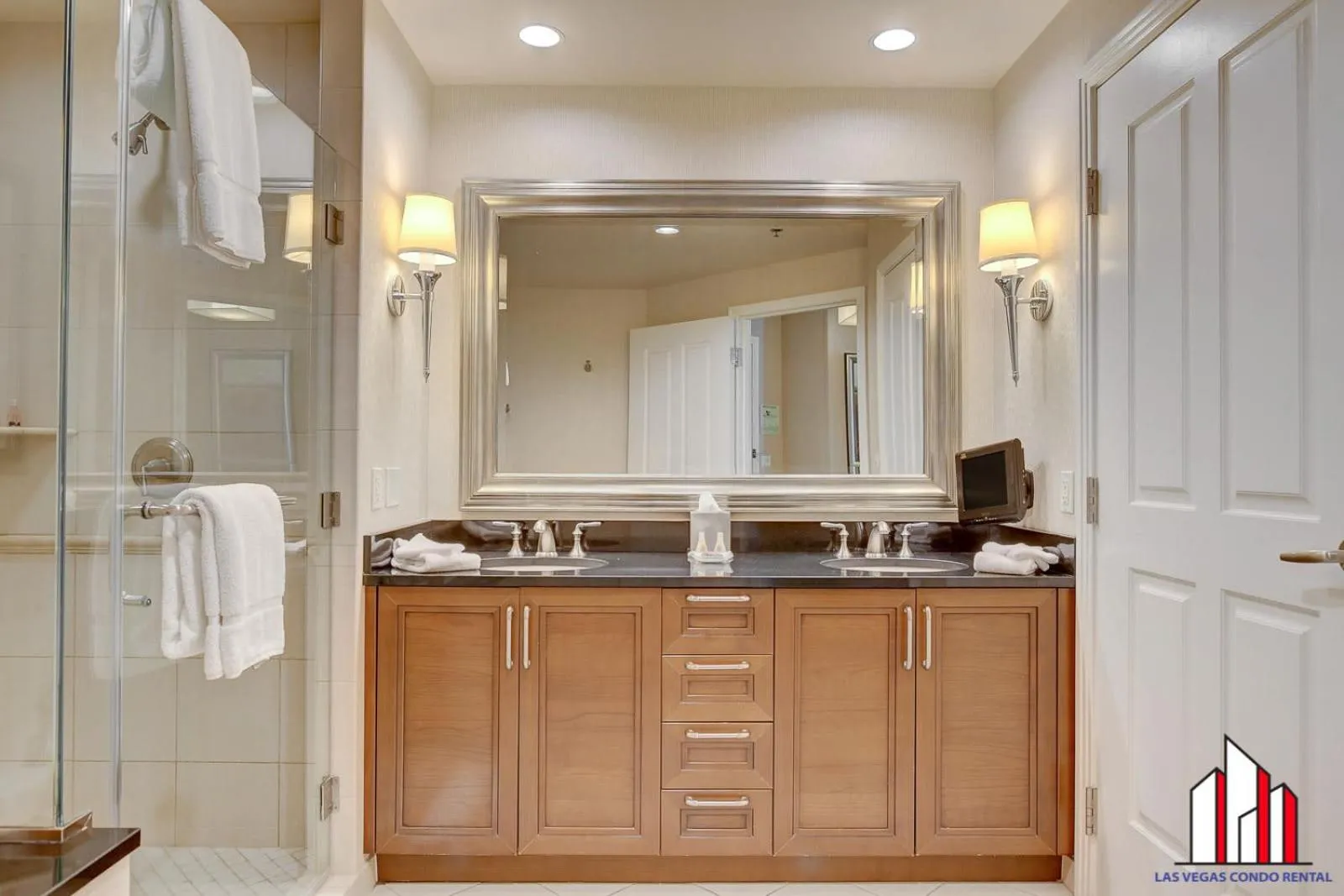 Signature 2Br3Ba F1 View Balcony Ste 34-819 and 21