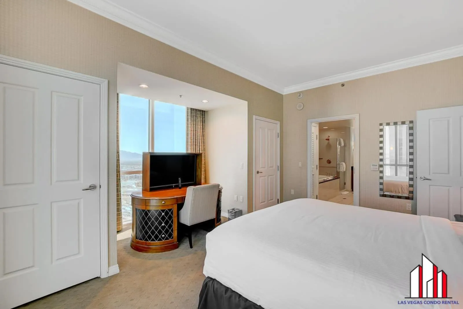 Bed in Signature 2Br3Ba F1 View Balcony Ste 34-819 and 21