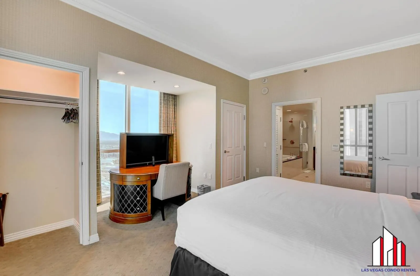 Bed in Signature 2Br3Ba F1 View Balcony Ste 34-819 and 21