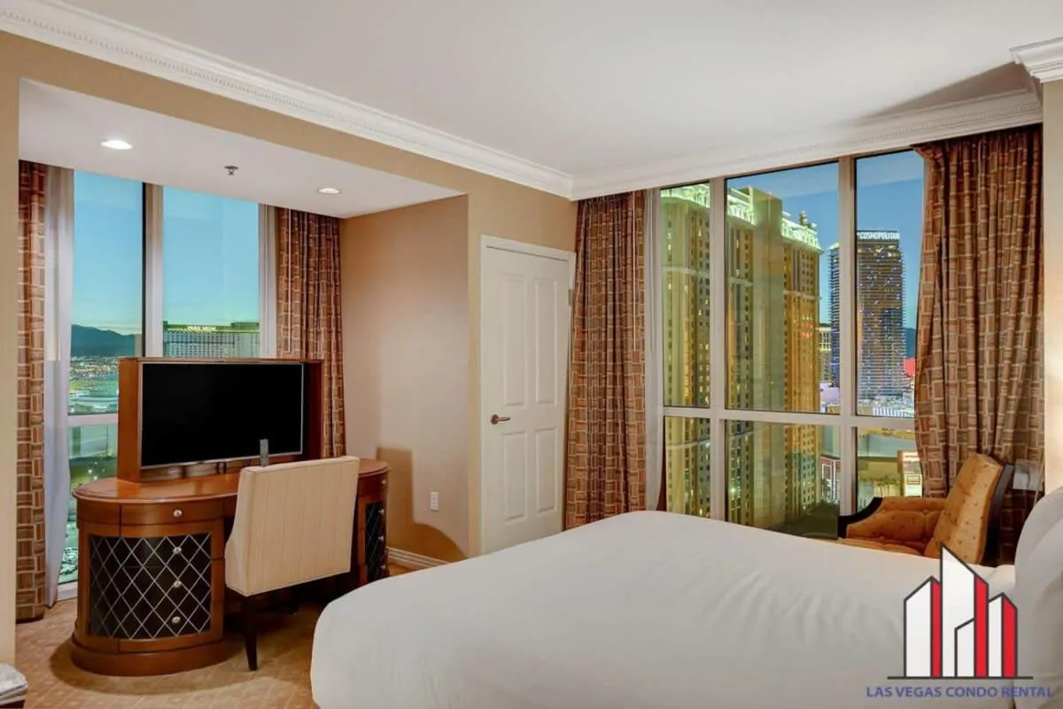 Bed in Signature 2Br3Ba F1 View Balcony Ste 21-701 and 03