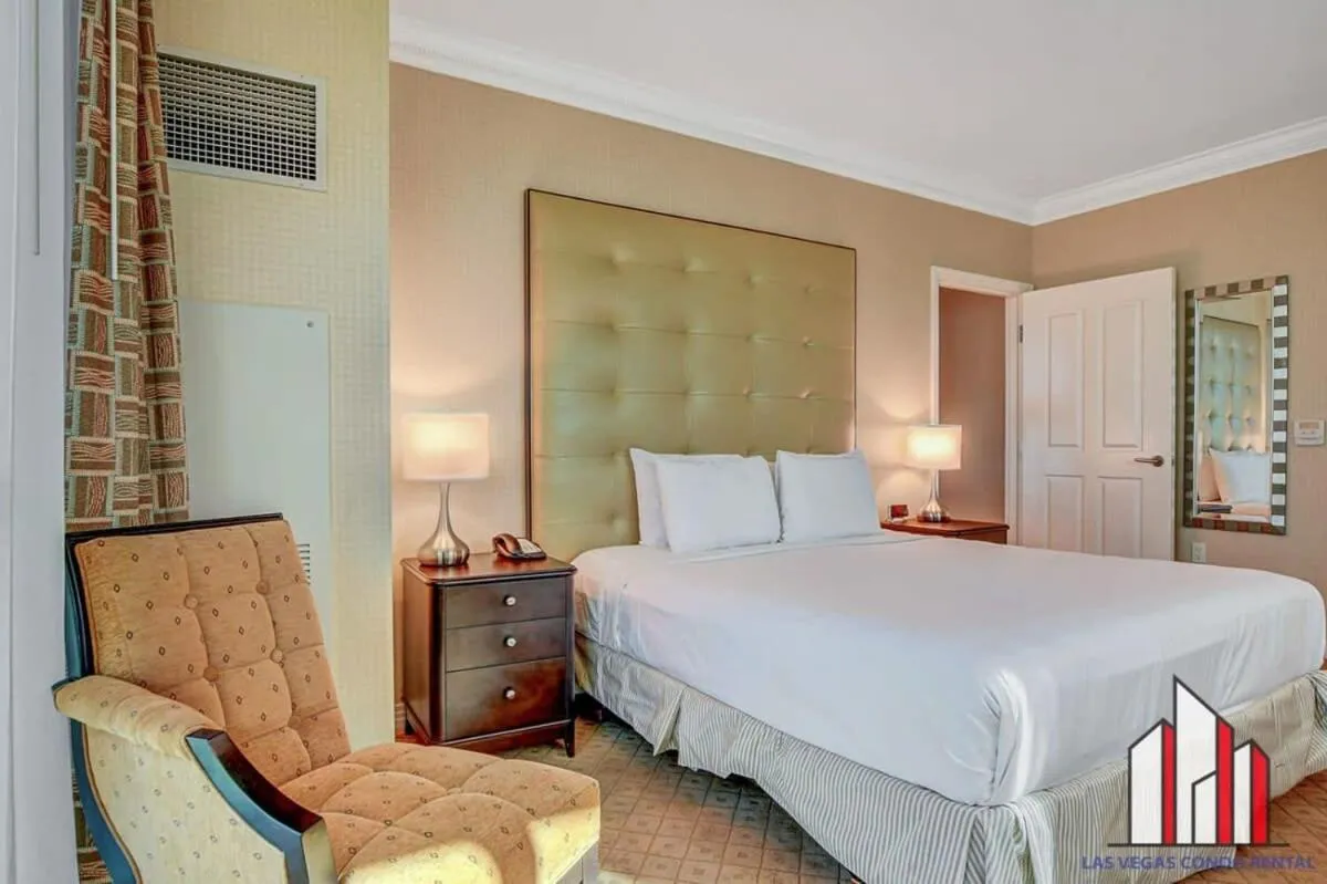 Bed in Signature 2Br3Ba F1 View Balcony Ste 21-701 and 03