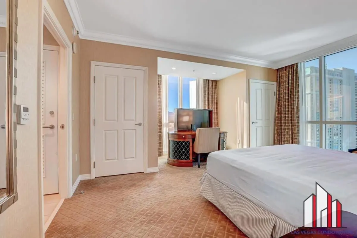 Bed in Signature 2Br3Ba F1 View Balcony Ste 21-701 and 03