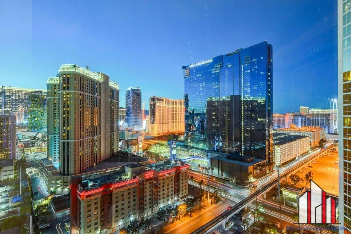 Signature 2Br3Ba F1 View Balcony Ste 21-701 and 03