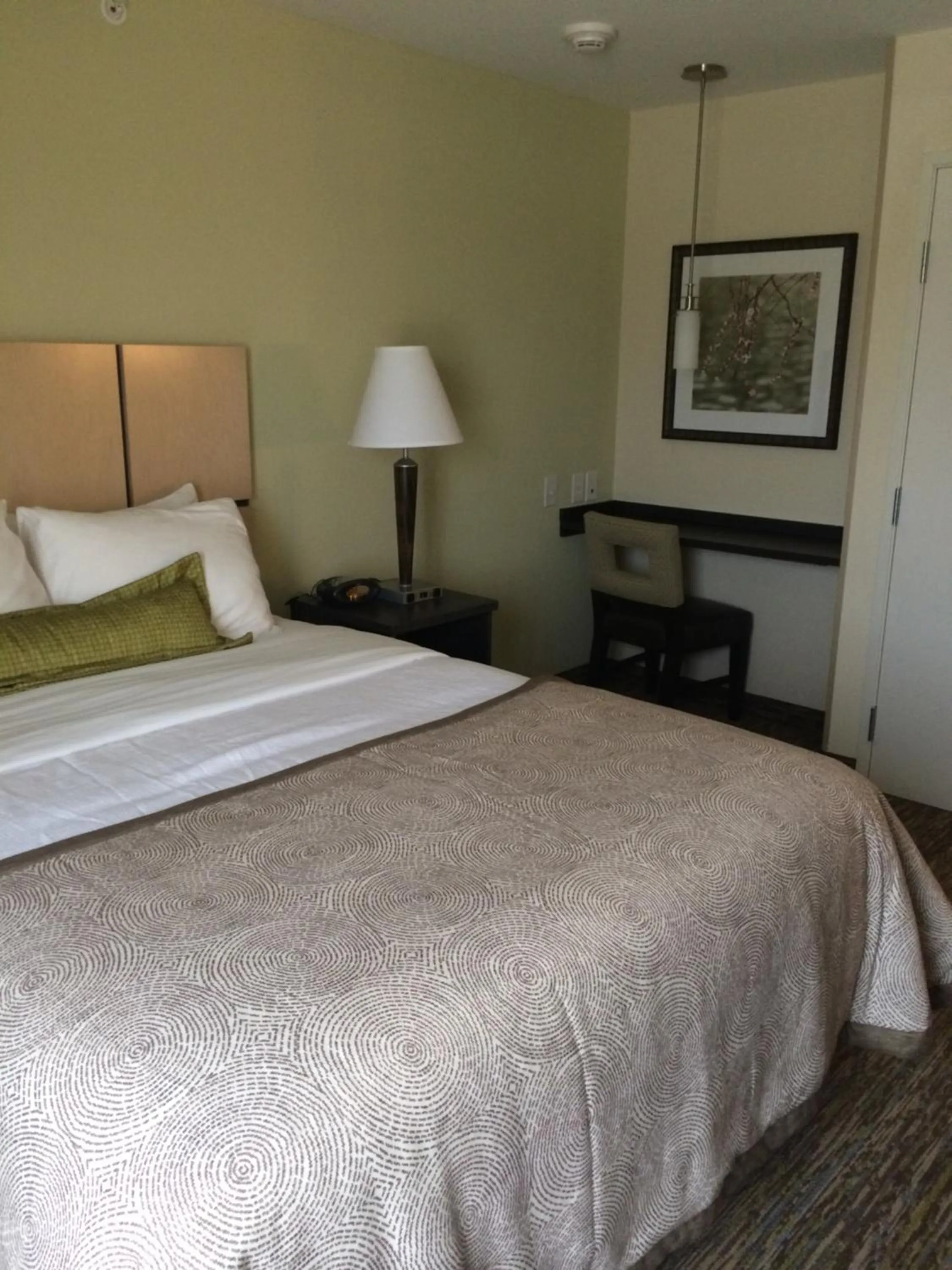 Bedroom, Bed in Candlewood Suites Bloomington by IHG