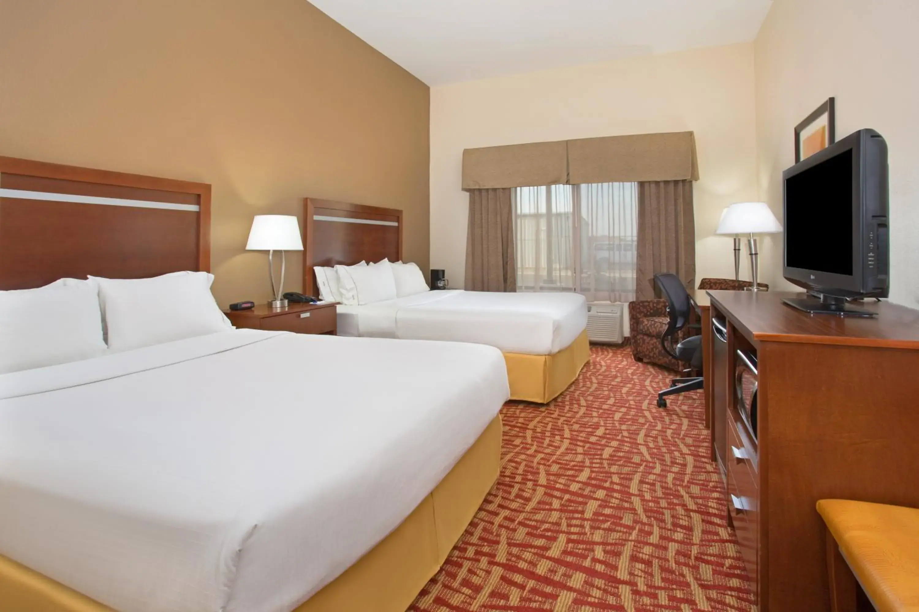 Queen Suite with Two Queen Beds in Holiday Inn Express & Suites Glendive by IHG Queen Suite with Two Queen Beds in Holiday Inn Express & Suites Glendive by IHG