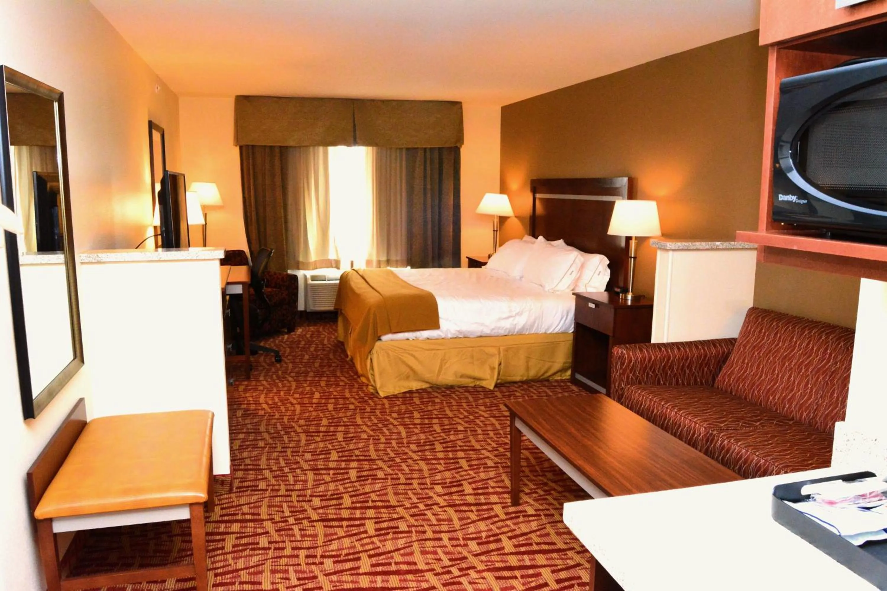 Photo of the whole room, Bed in Holiday Inn Express & Suites Glendive by IHG