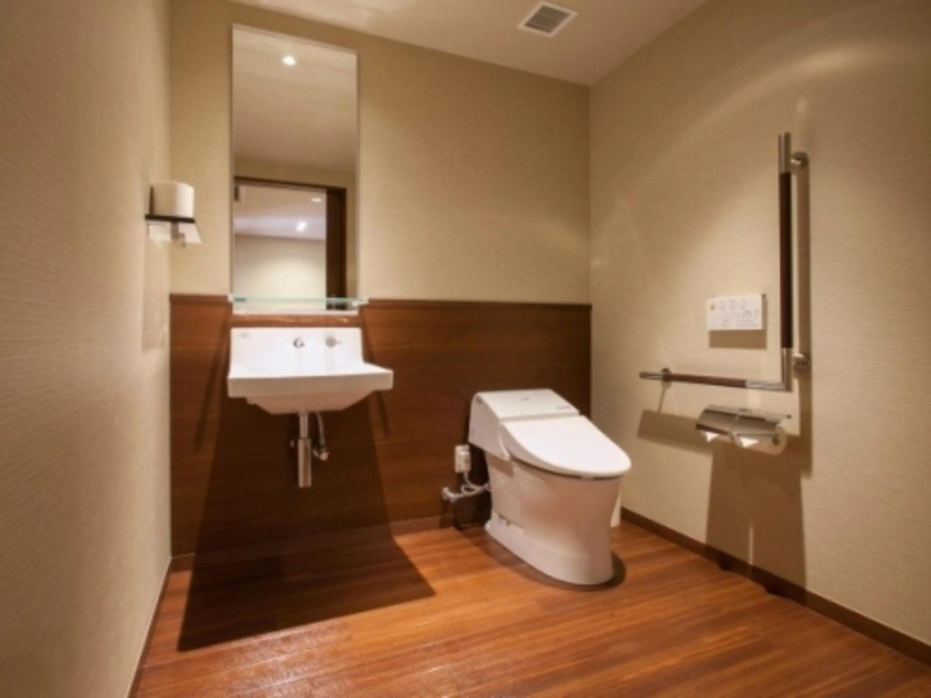 Photo of the whole room in ANA Holiday Inn Kanazawa Sky by IHG