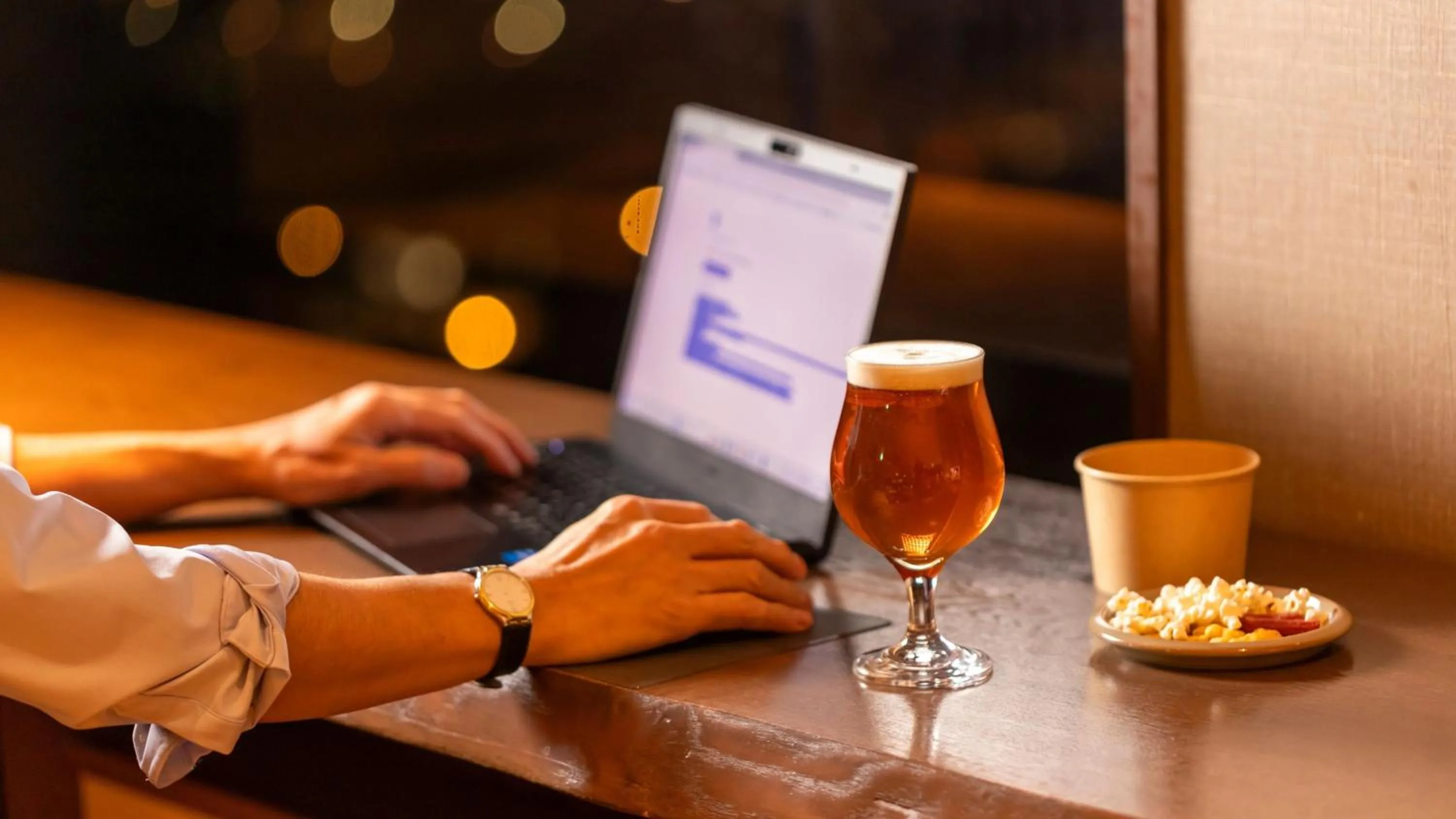 Lounge or bar in ANA Holiday Inn Kanazawa Sky by IHG