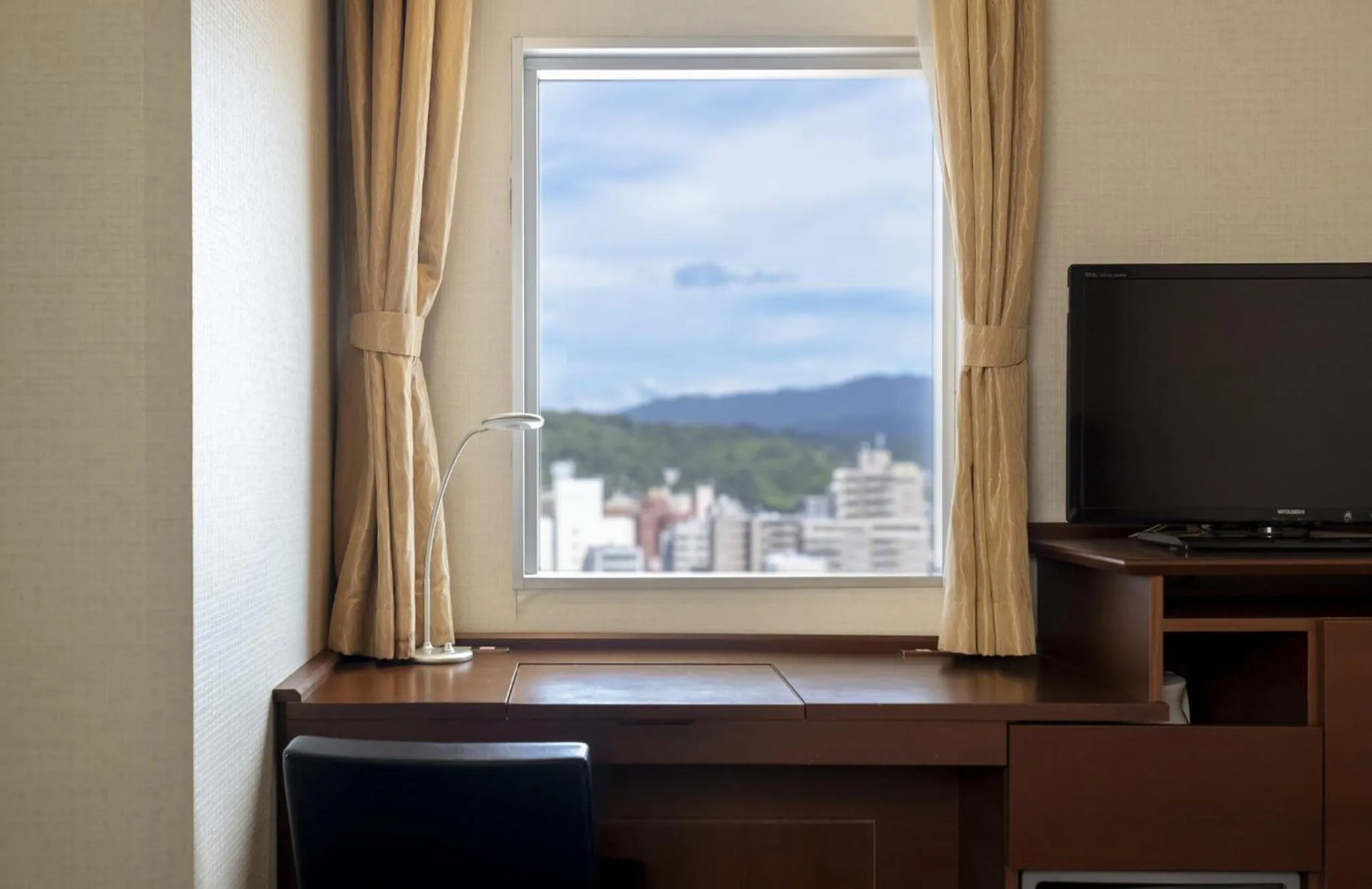 Photo of the whole room in ANA Holiday Inn Kanazawa Sky by IHG