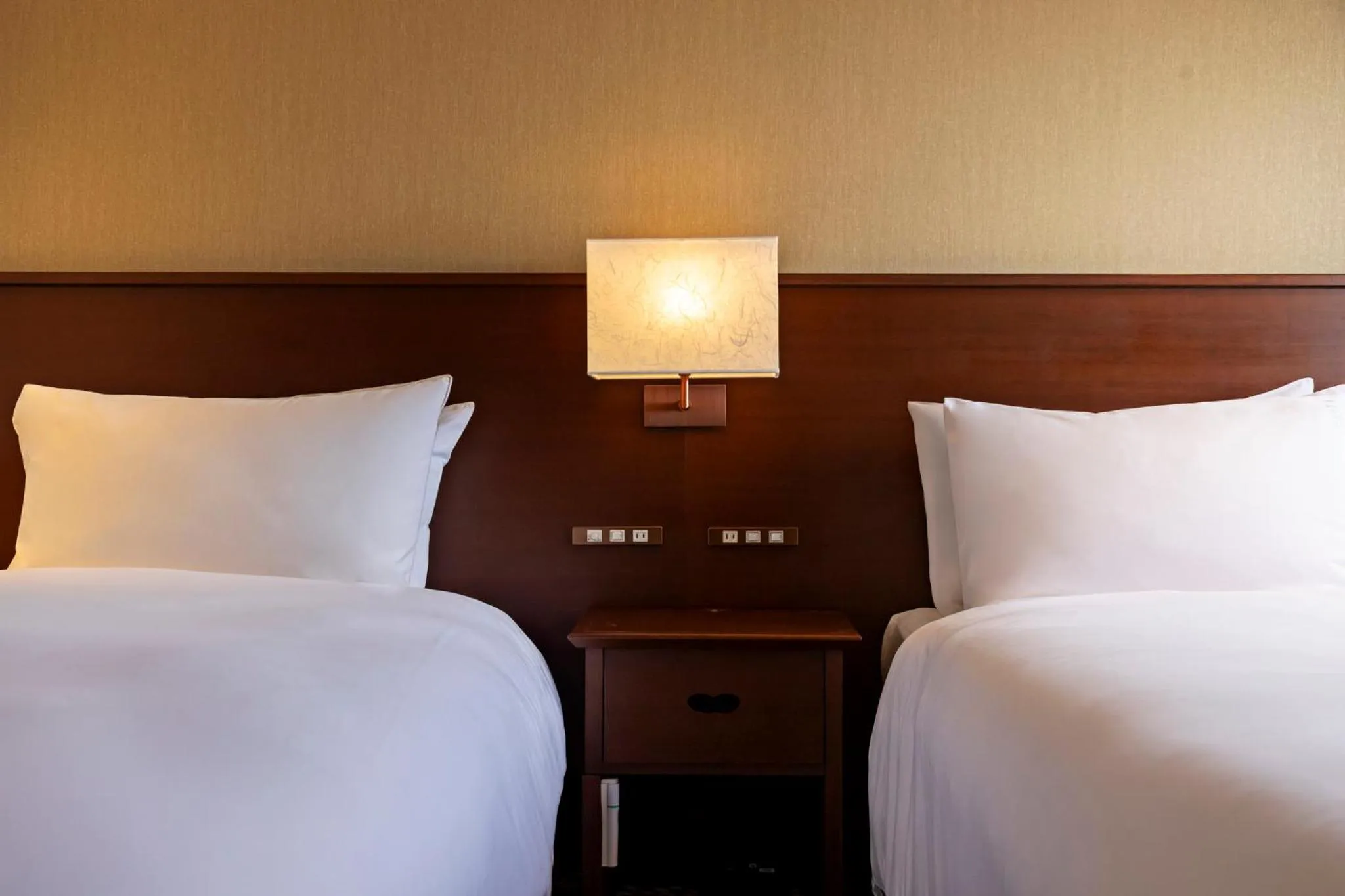 Photo of the whole room, Bed in ANA Holiday Inn Kanazawa Sky by IHG