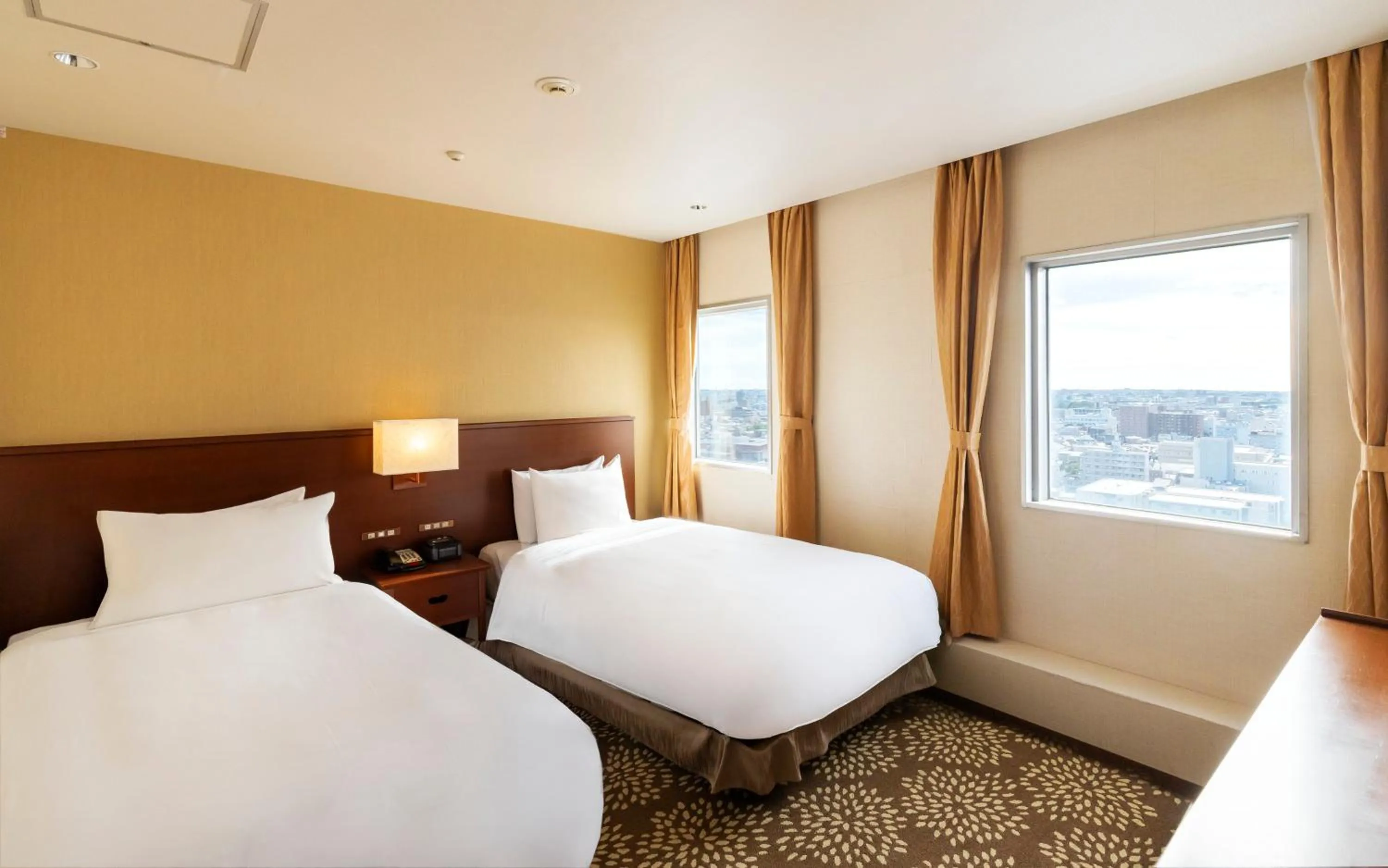 Photo of the whole room, Bed in ANA Holiday Inn Kanazawa Sky by IHG