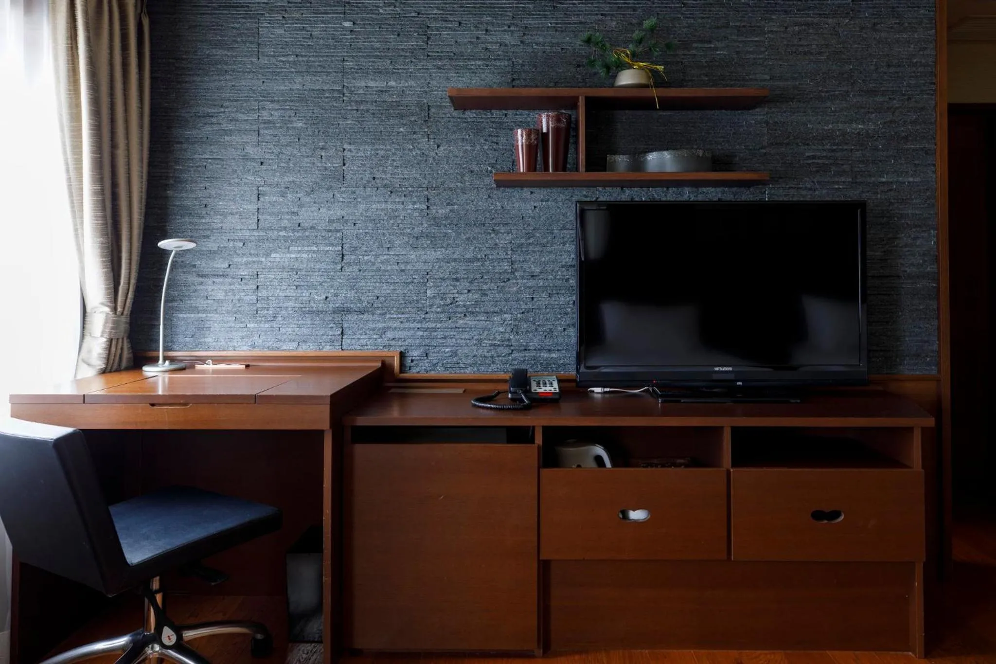 Photo of the whole room in ANA Holiday Inn Kanazawa Sky by IHG