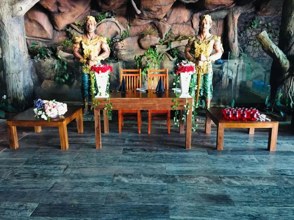 Restaurant/places to eat in A'Lankaa Resorts & Spa