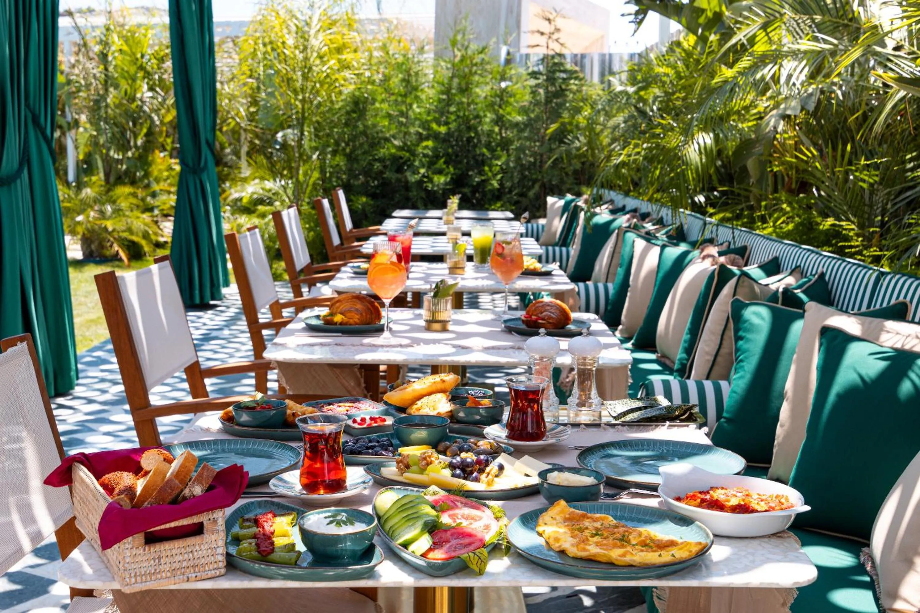 Restaurant/places to eat in Voger Alaçatı Prive