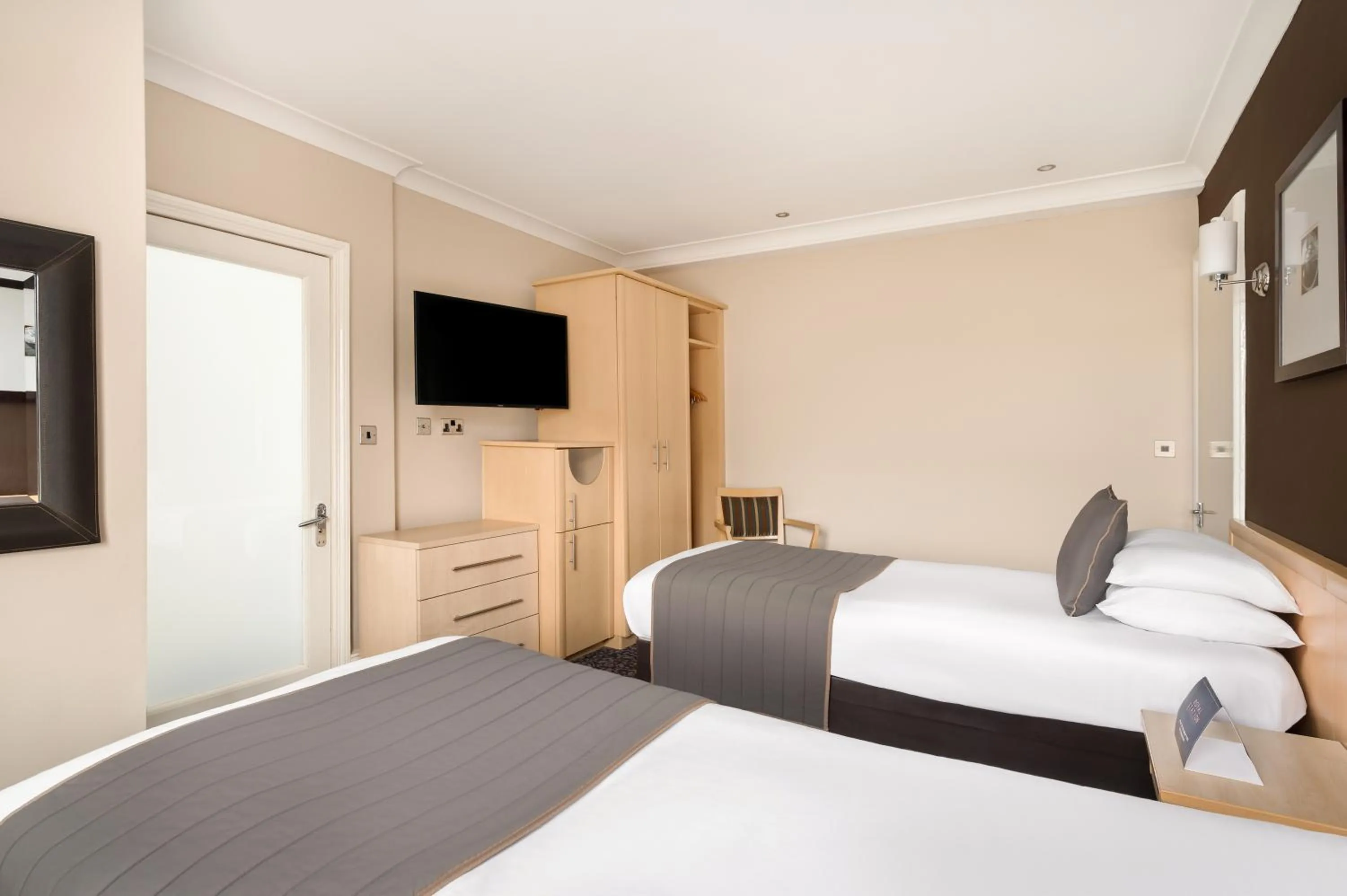 Bedroom, Bed in Royal Station Hotel- Part of the Cairn Collection