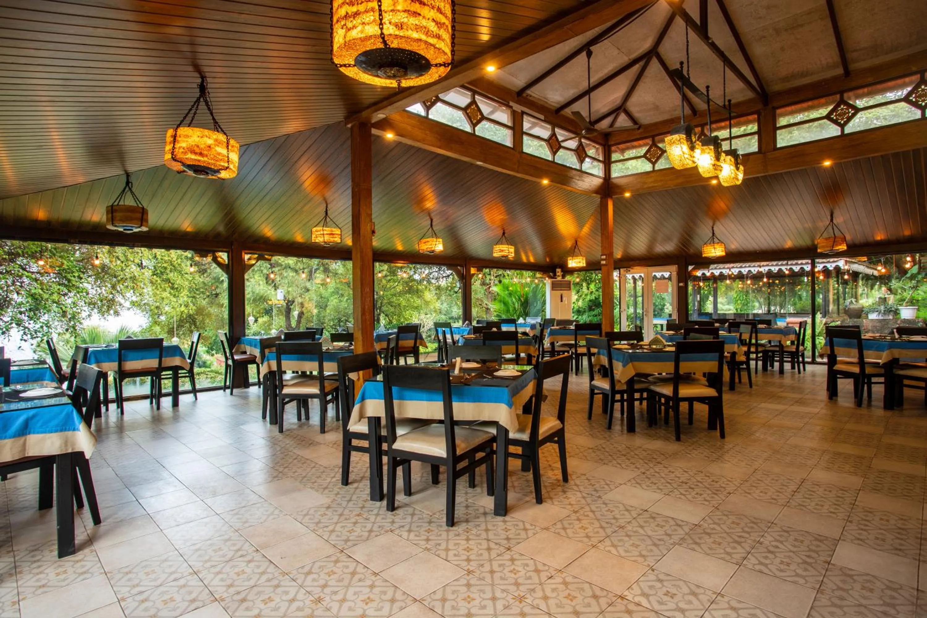 Restaurant/places to eat in Stone Water Eco Resort