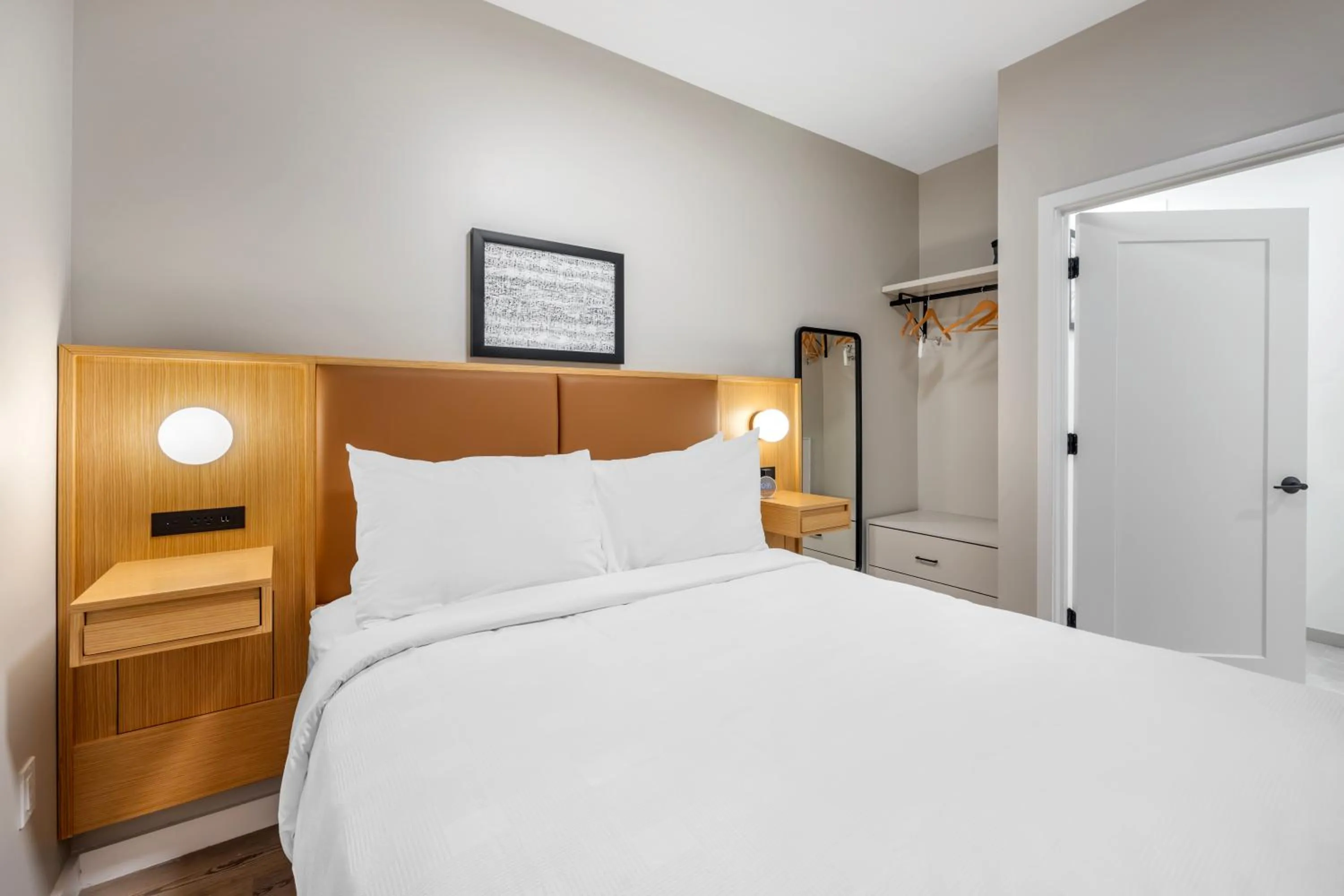 Bedroom, Bed in Motif Nashville's Hotel on Music Row