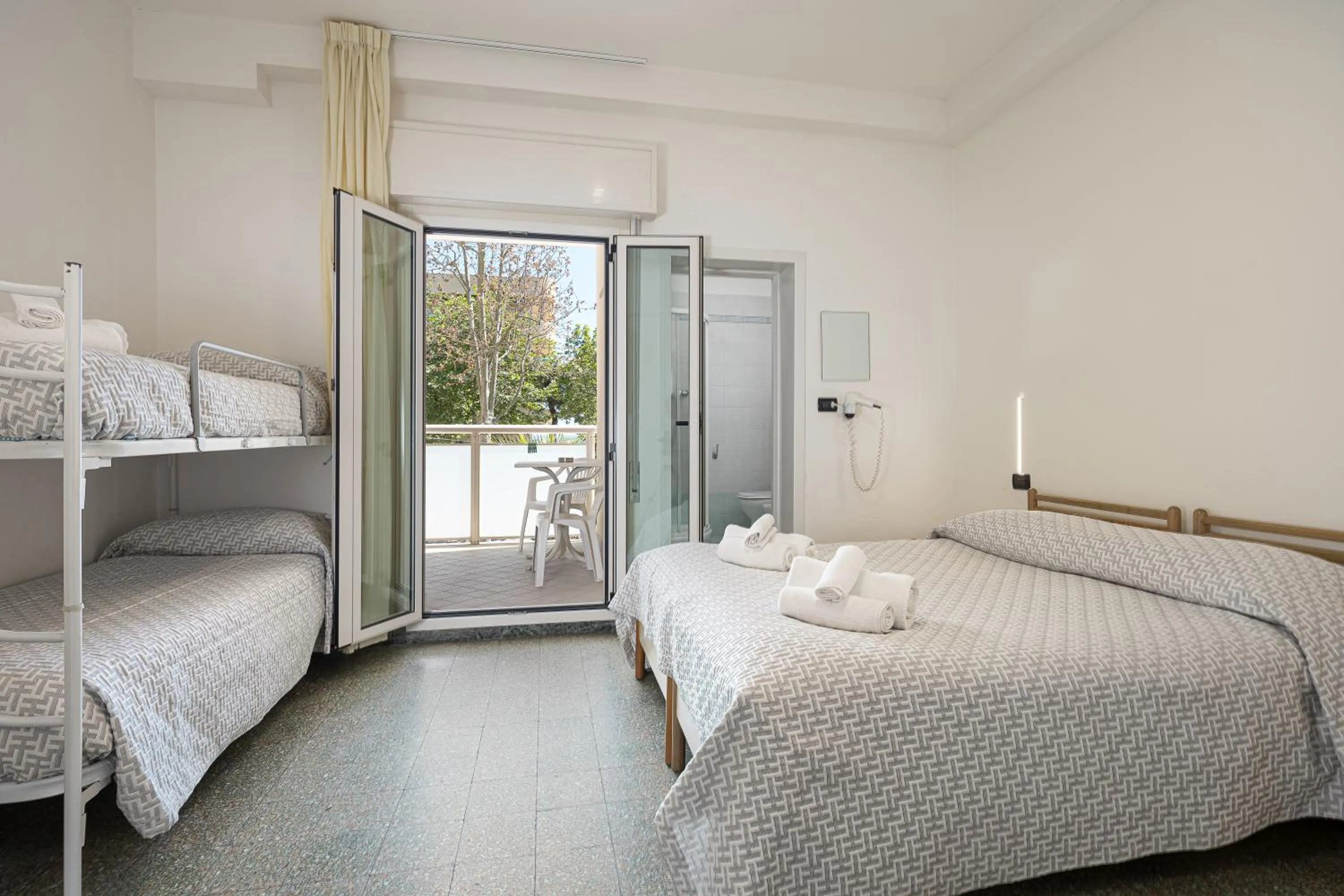 Property building, Bed in Hotel Altamarea Cesenatico