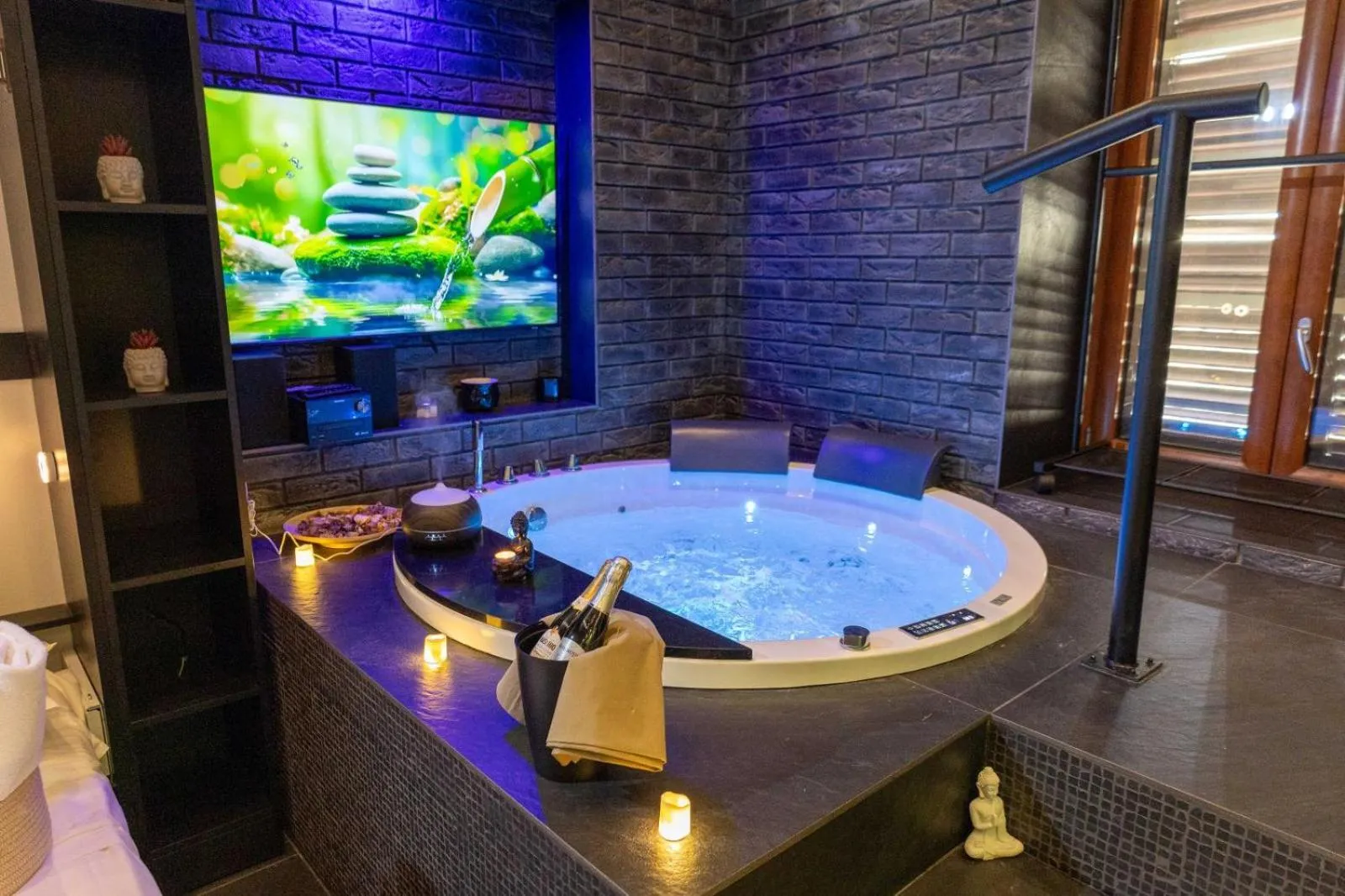 Hot Tub in Lungomare Suite & Spa