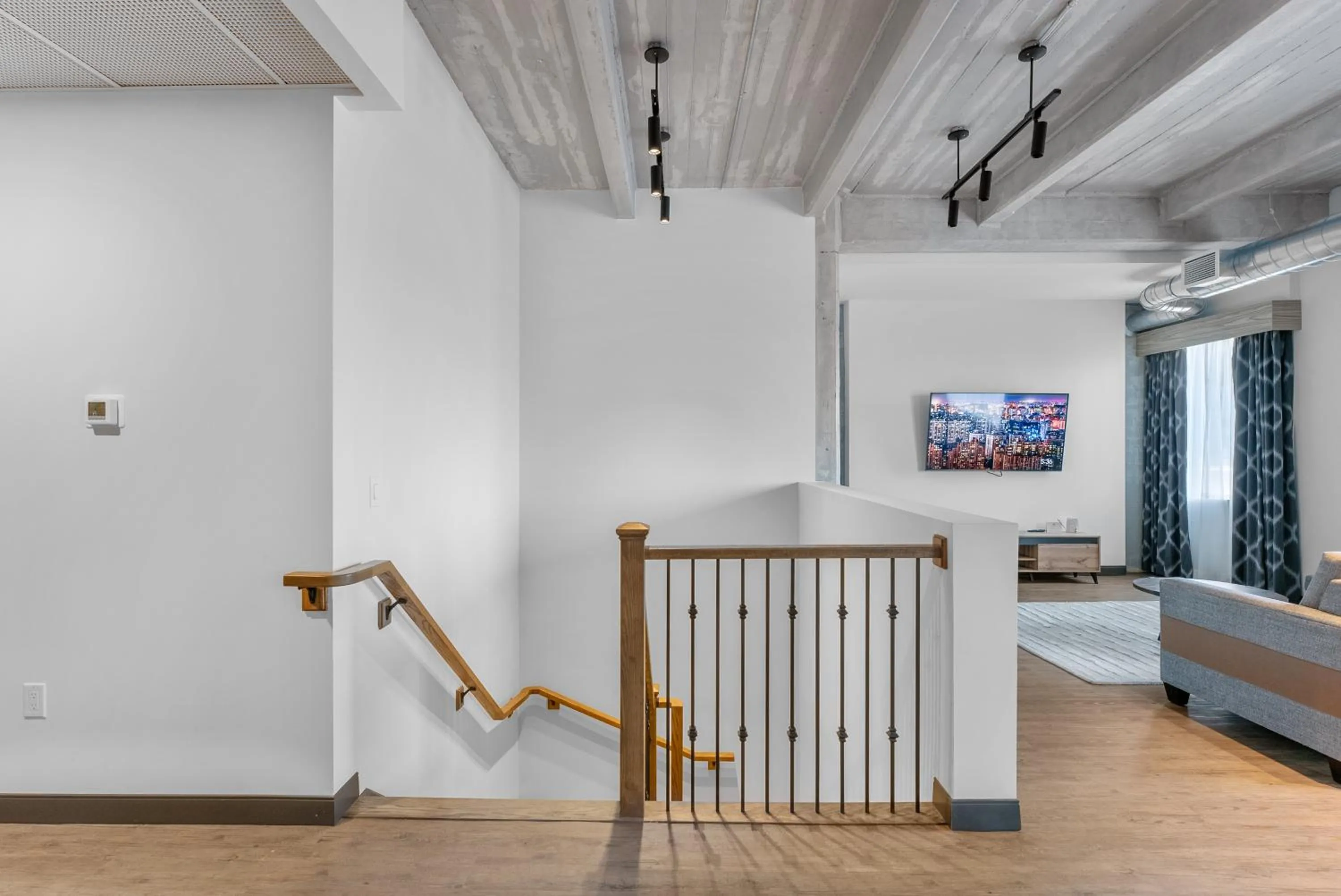 TV and multimedia, Bed in Cannery Lofts Niagara