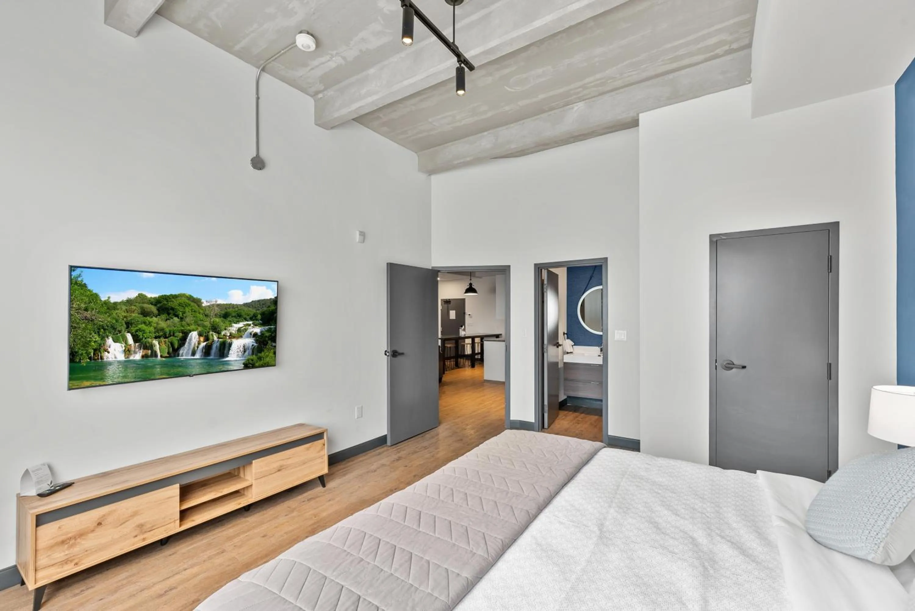 Bedroom, Bed in Cannery Lofts Niagara