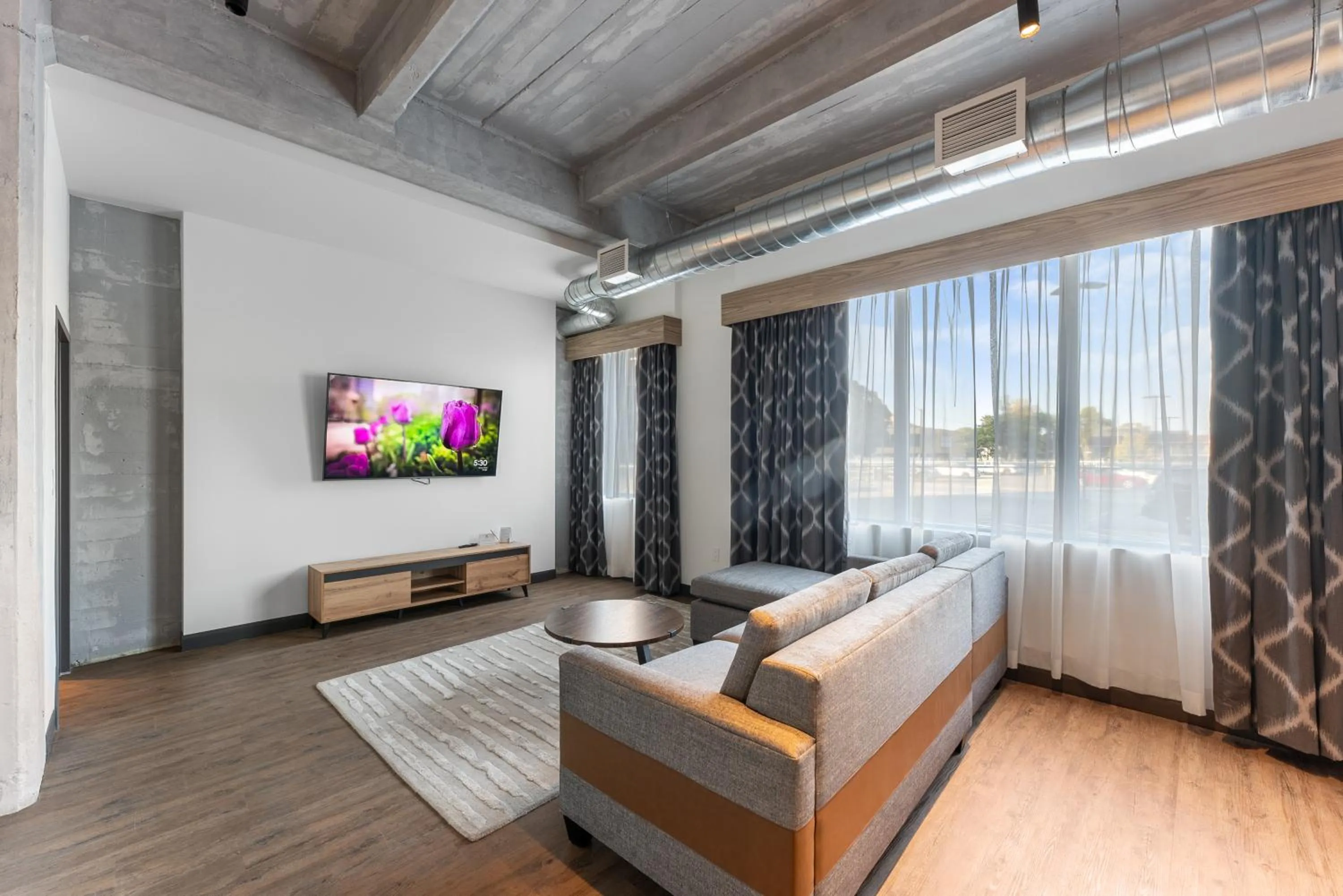 TV and multimedia in Cannery Lofts Niagara