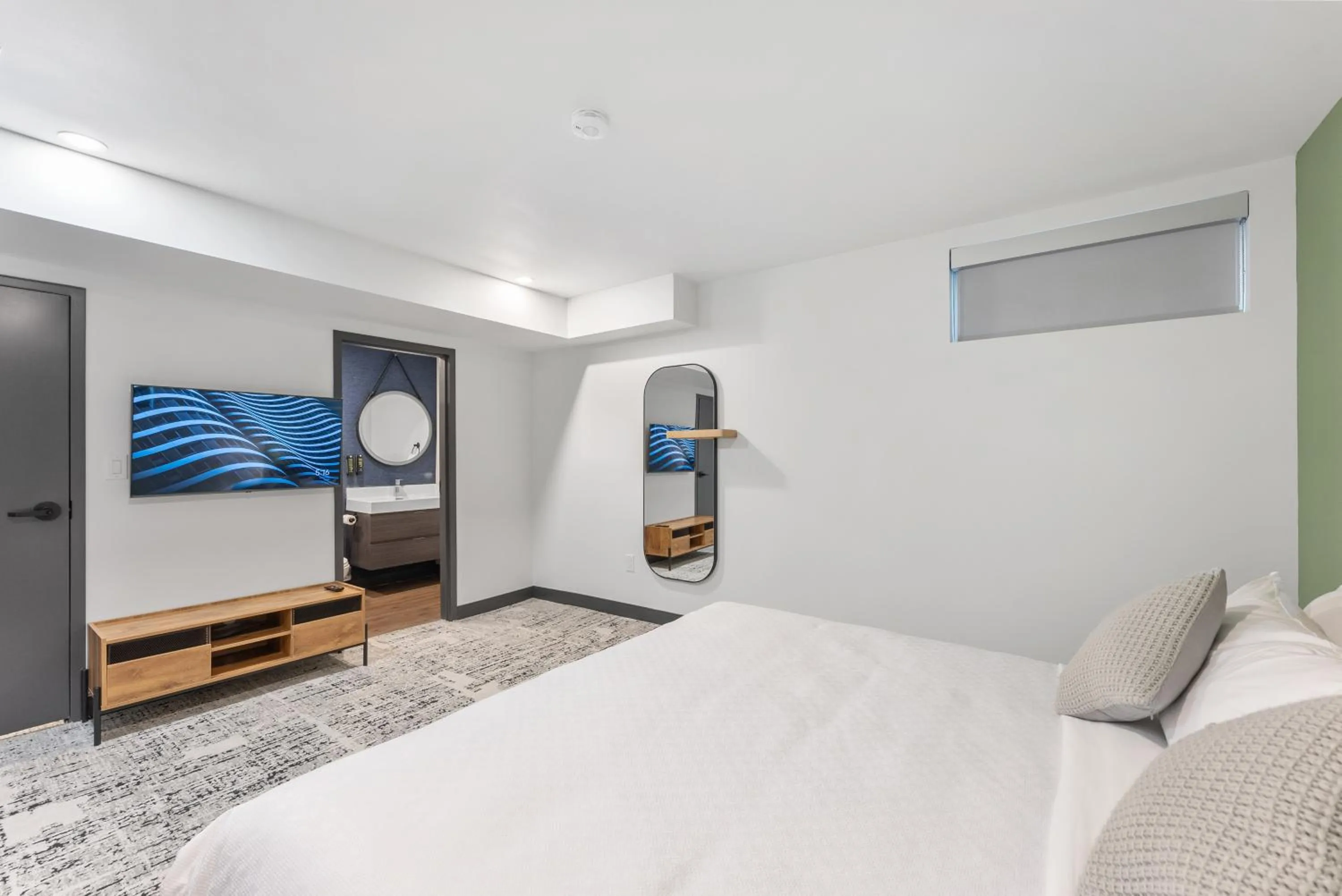 Bedroom, Bed in Cannery Lofts Niagara