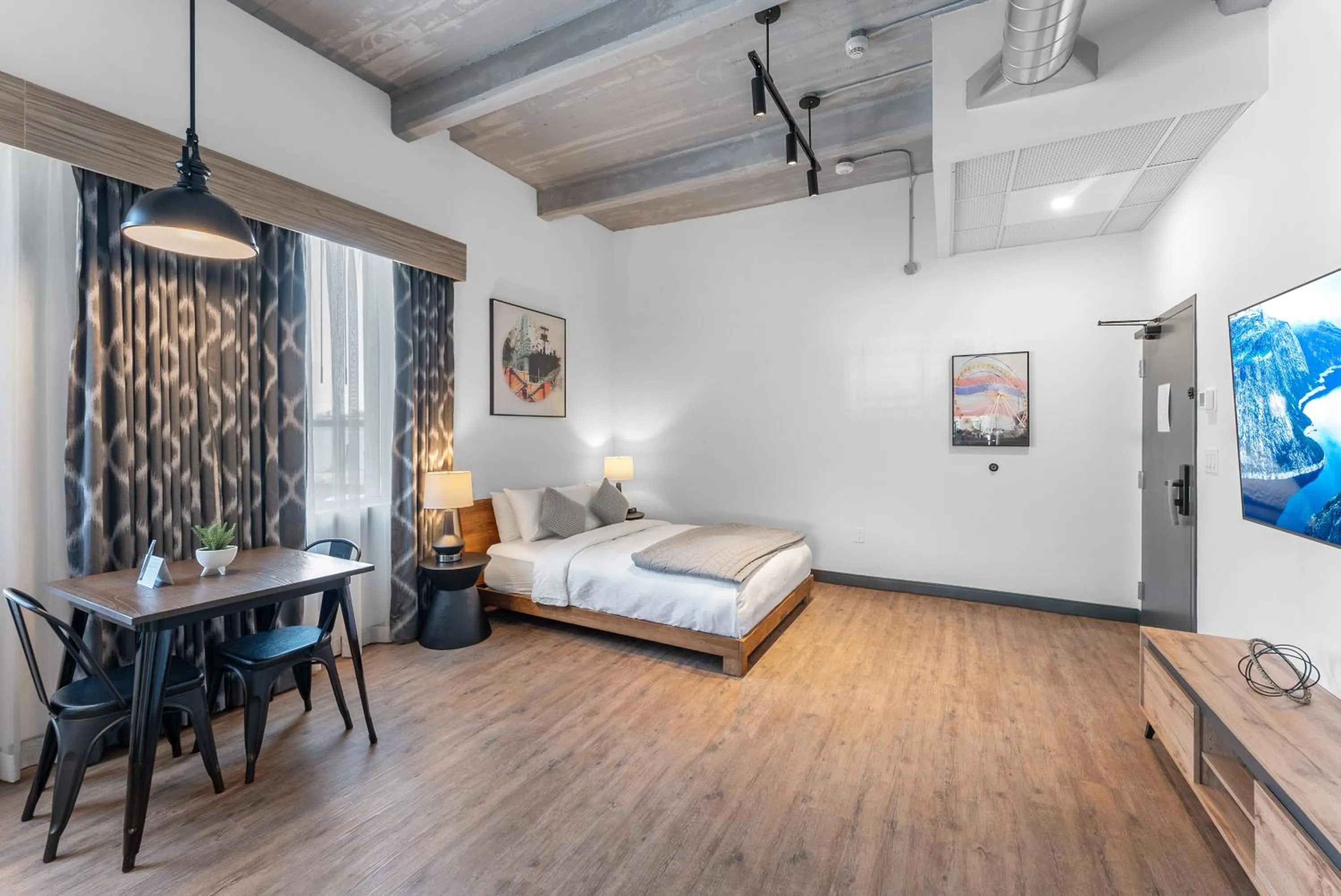 Bedroom, Bed in Cannery Lofts Niagara