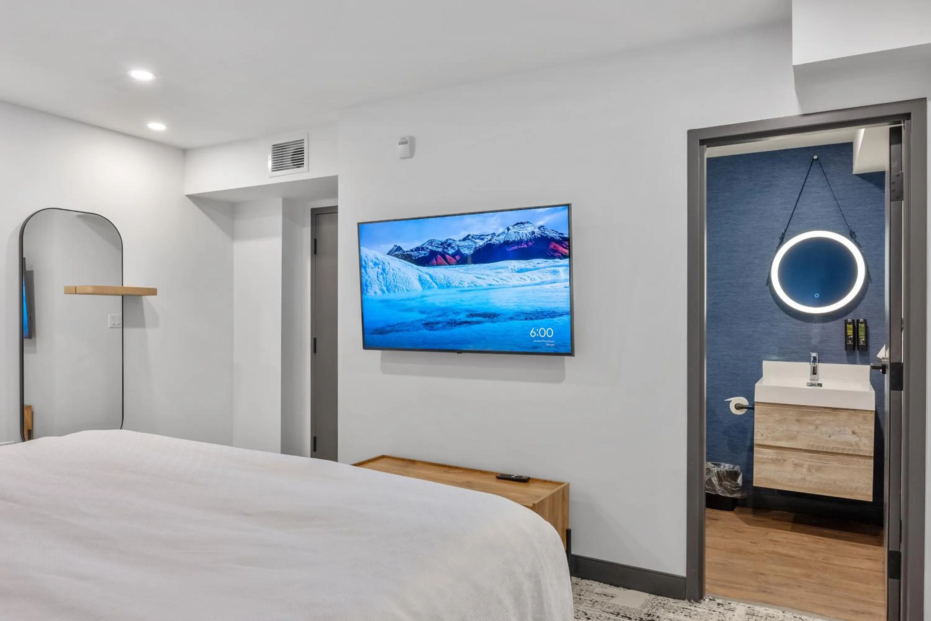 Bedroom, Bed in Cannery Lofts Niagara