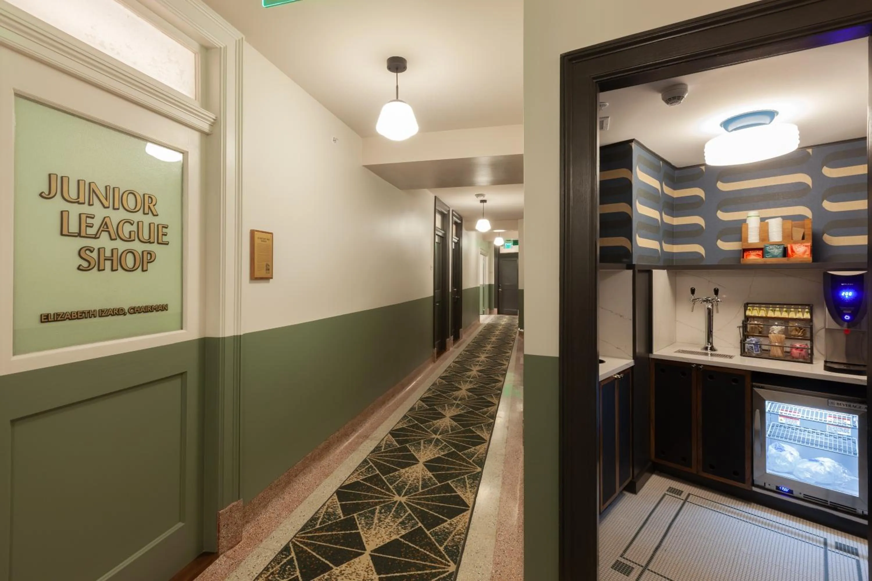 Coffee/tea facilities in The Flat Iron Hotel