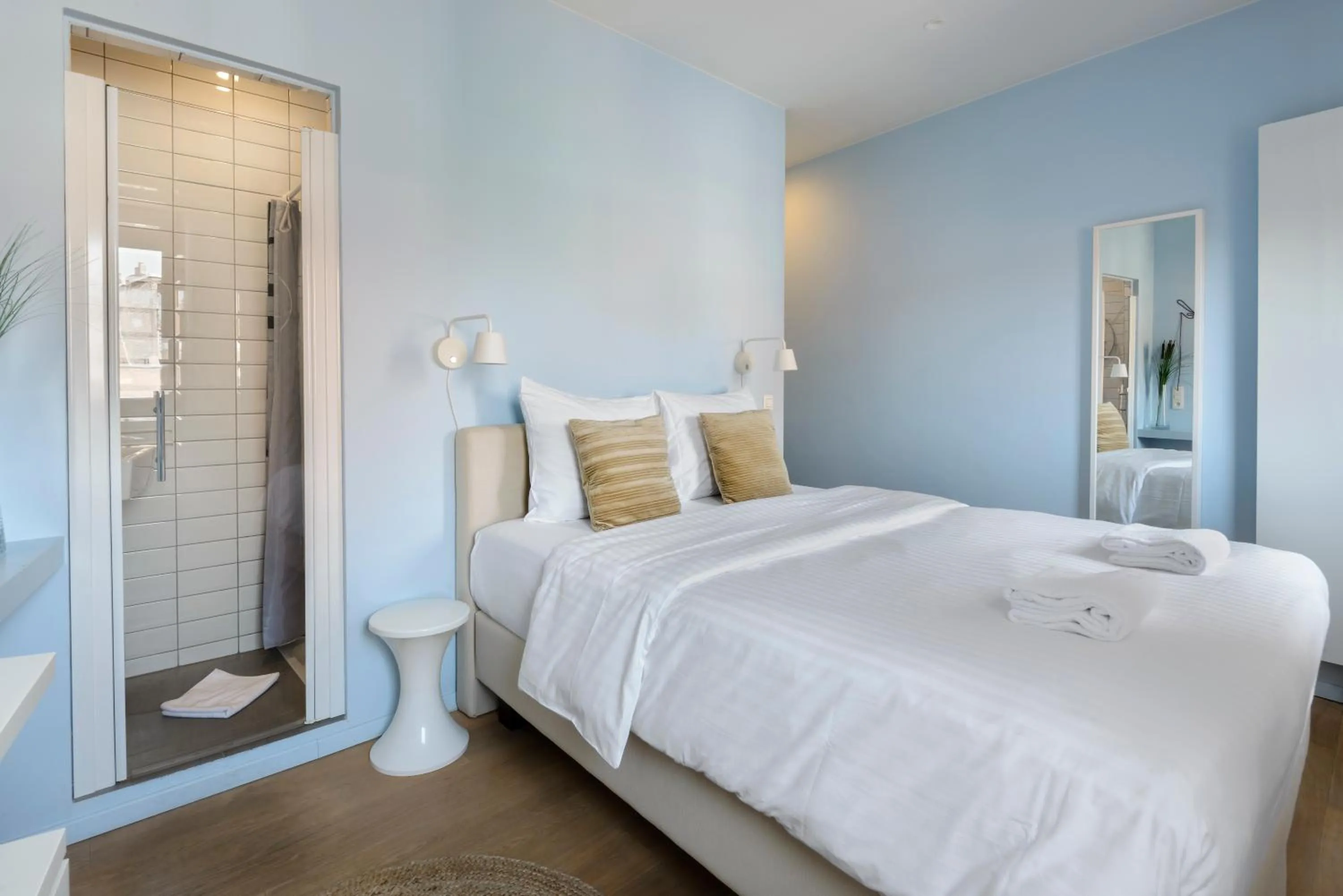 Shower, Bed in R73 Apartments by Domani Hotels