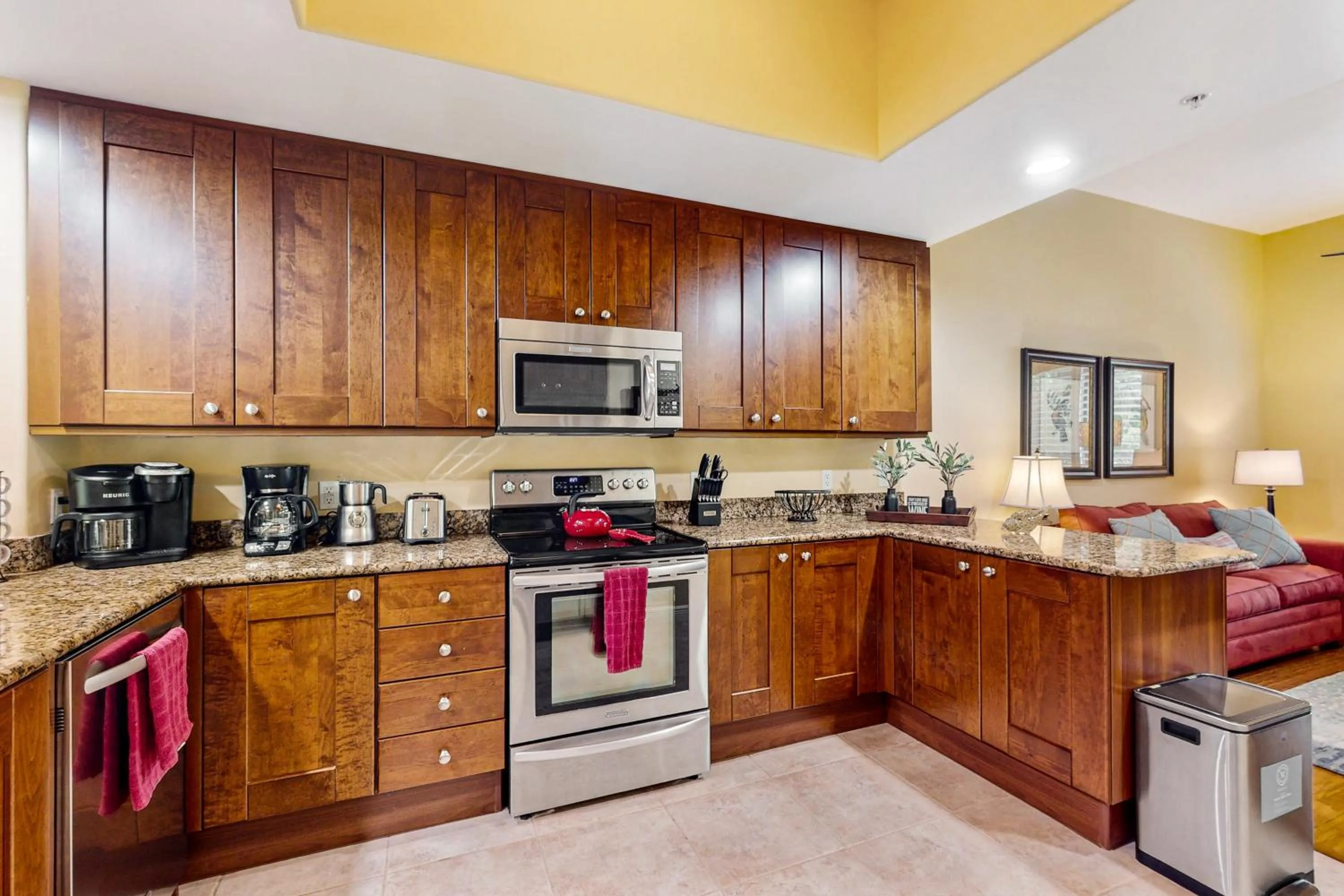Kitchen/Kitchenette in Naples Bay Resort The Cottages