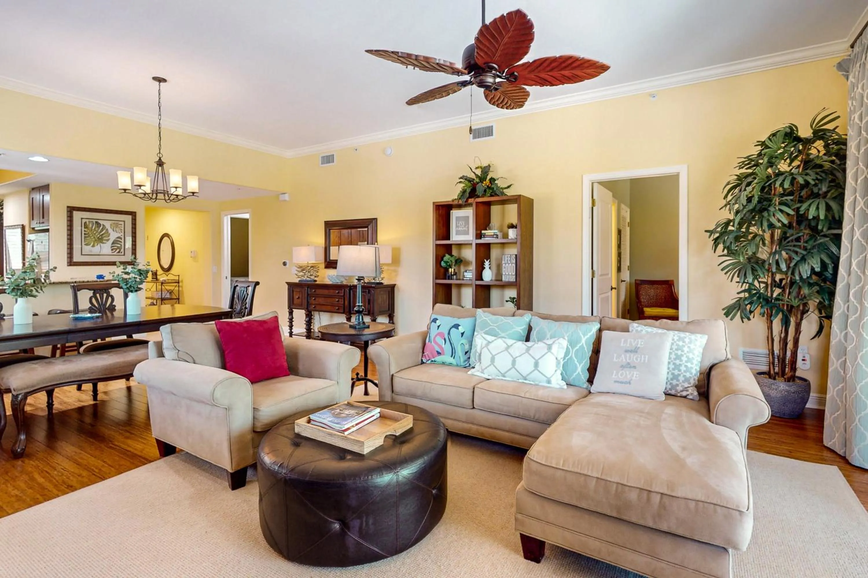 Seating Area in Naples Bay Resort The Cottages