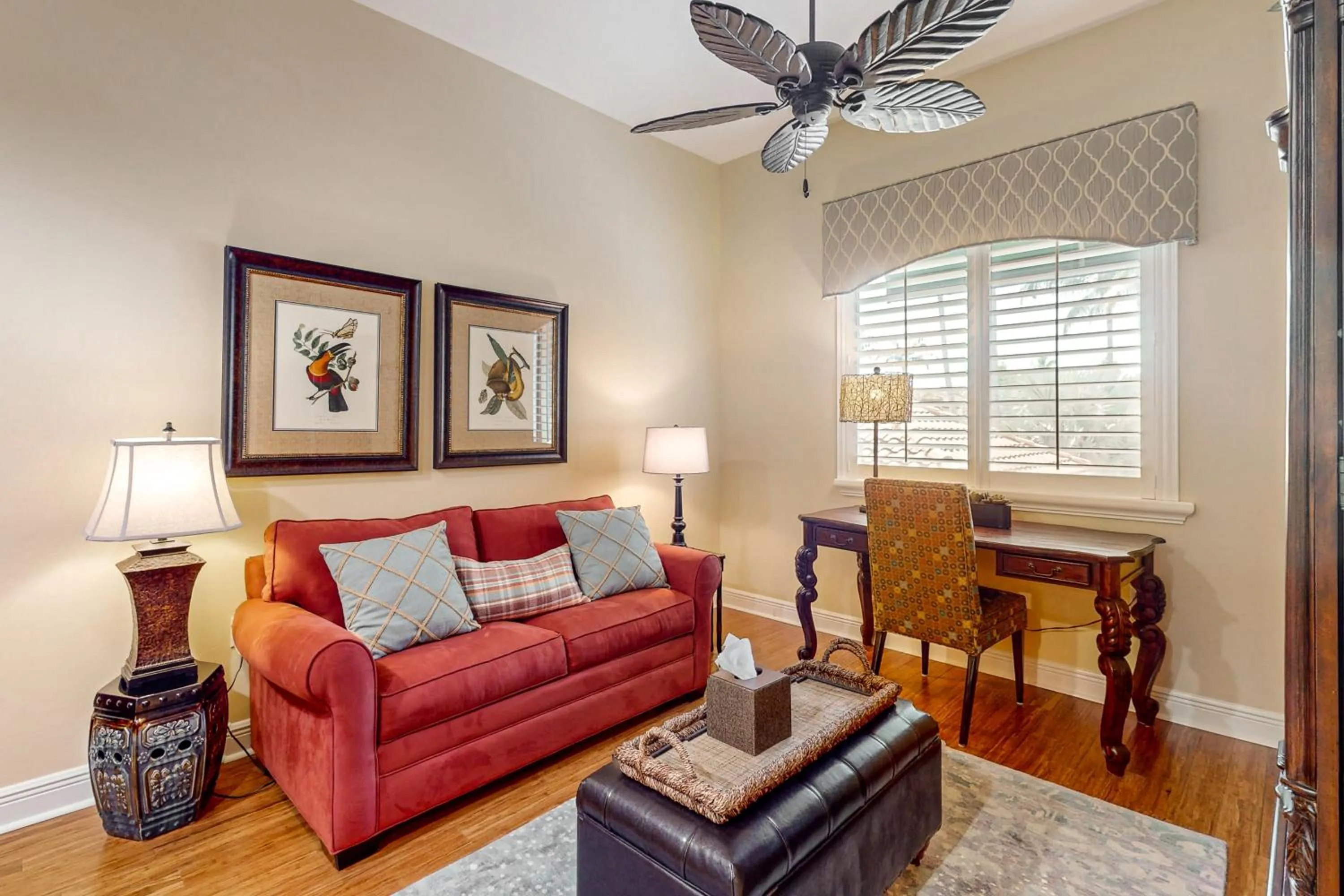 Seating Area in Naples Bay Resort The Cottages