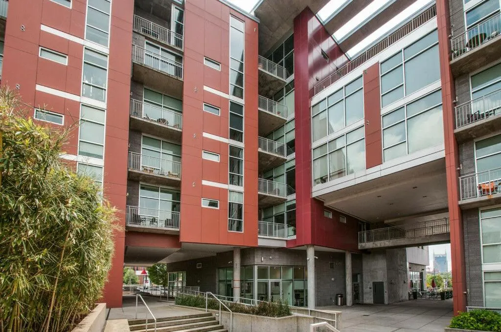 Smart, Stylish Music City Condo - Concierge, Restaurants, Gym, Rooftop Patio, Parking