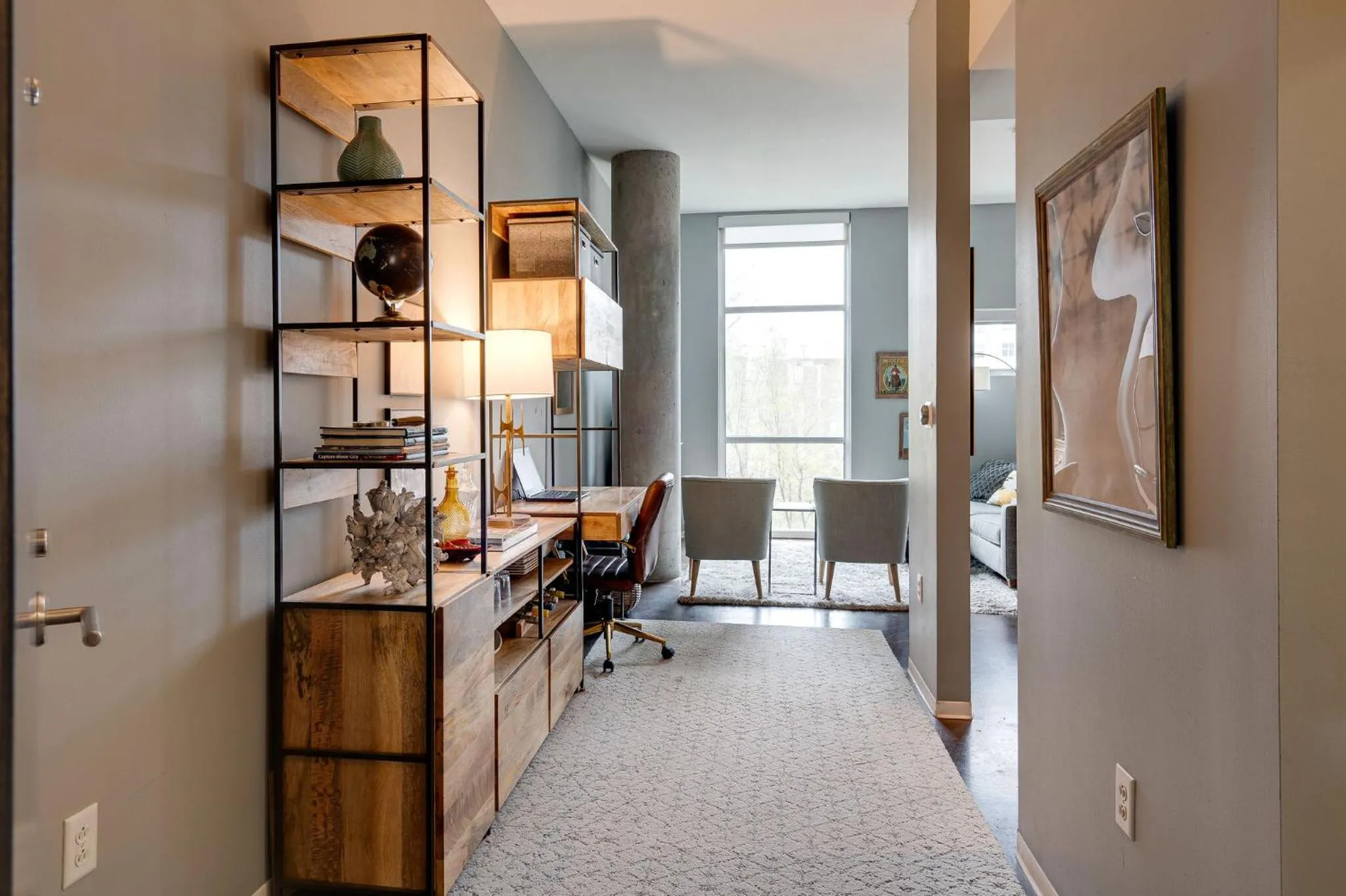 Smart, Stylish Music City Condo - Concierge, Restaurants, Gym, Rooftop Patio, Parking