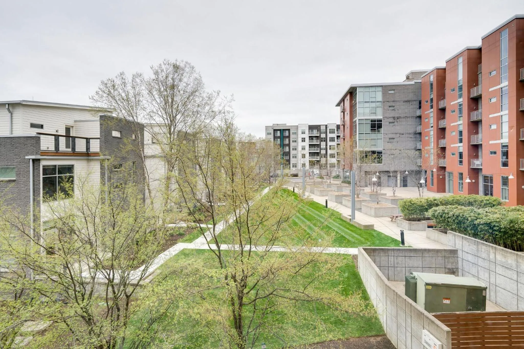 Smart, Stylish Music City Condo - Concierge, Restaurants, Gym, Rooftop Patio, Parking