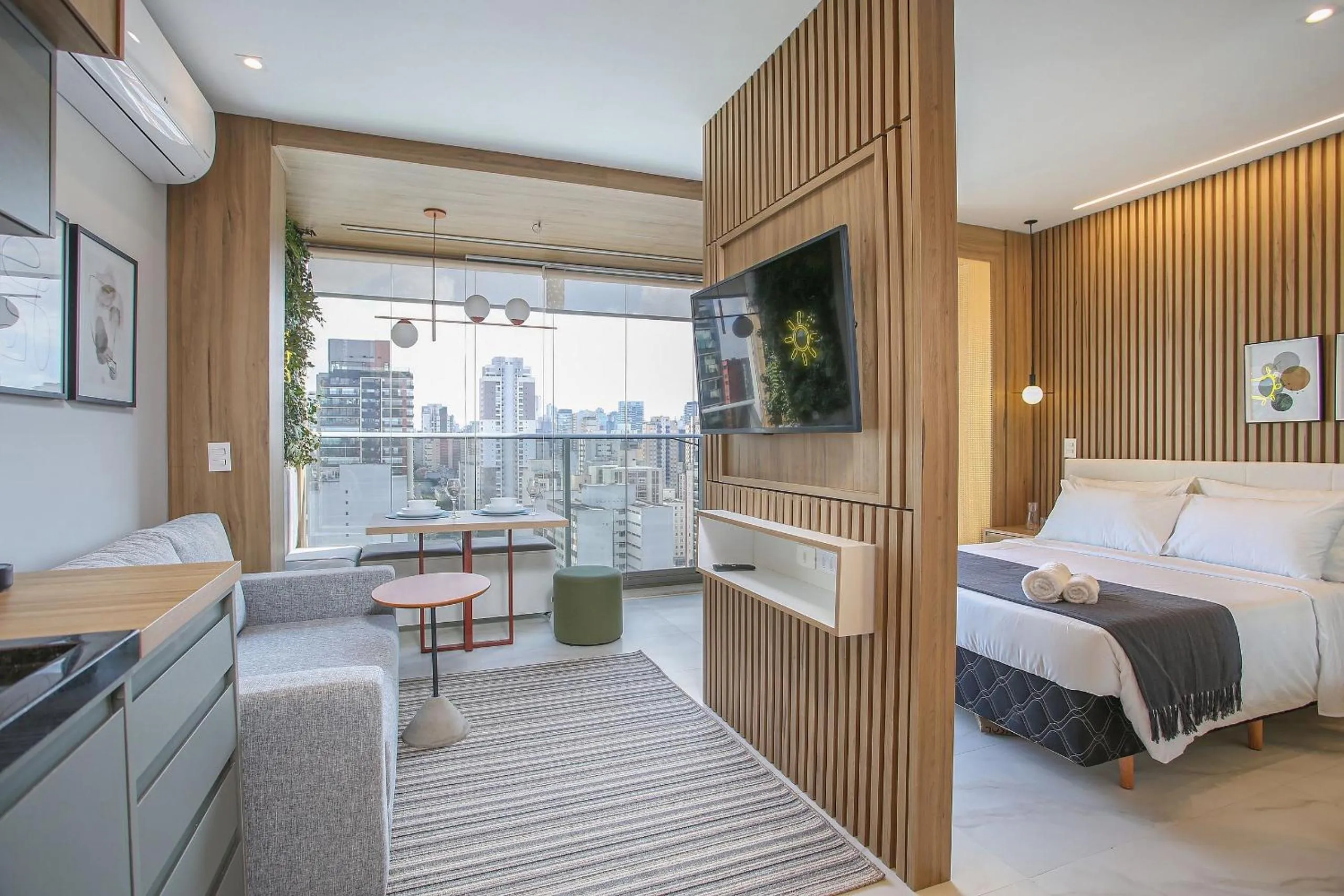 Seating area, Bed in Helbor Wide