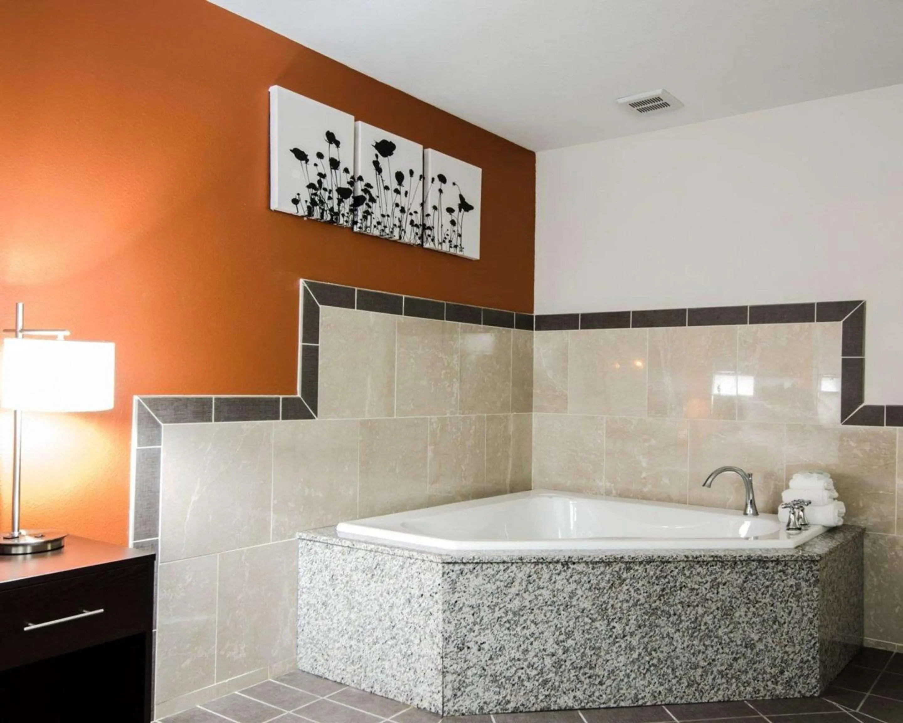 Hot Tub in Sleep Inn & Suites And Conference Center Downtown