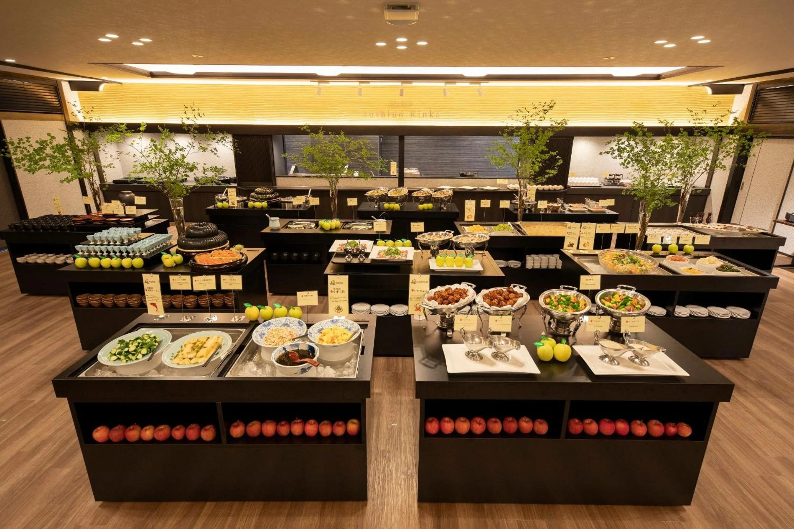 Restaurant/places to eat in Hotel Apple Land