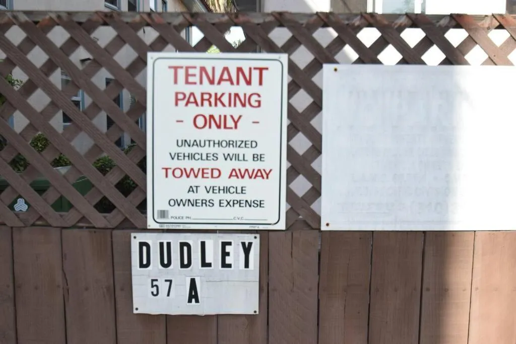 Parking in Villa by the Ocean in Venice Beach