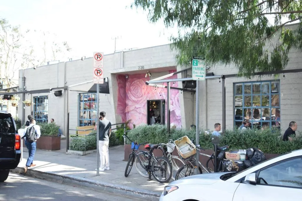 Neighbourhood in Villa by the Ocean in Venice Beach