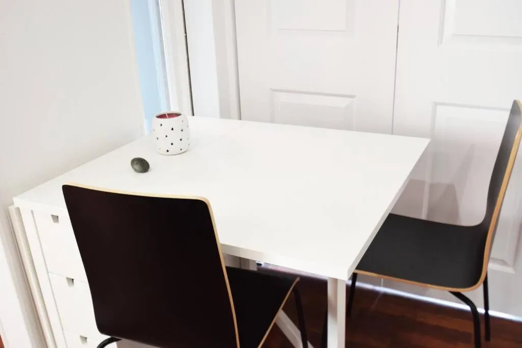 Dining area in Villa by the Ocean in Venice Beach
