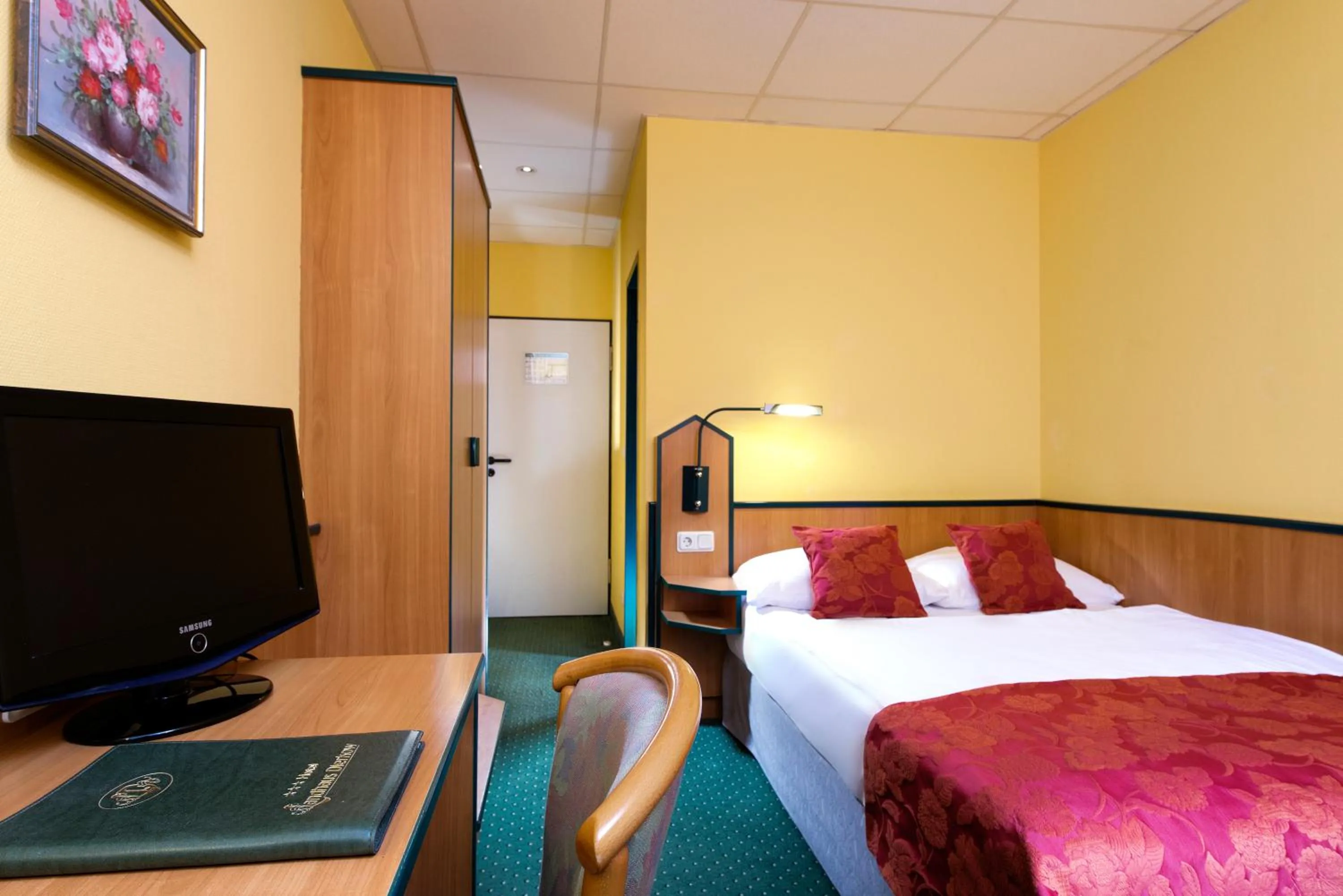 Photo of the whole room, Bed in Hotel Landhaus Dierkow