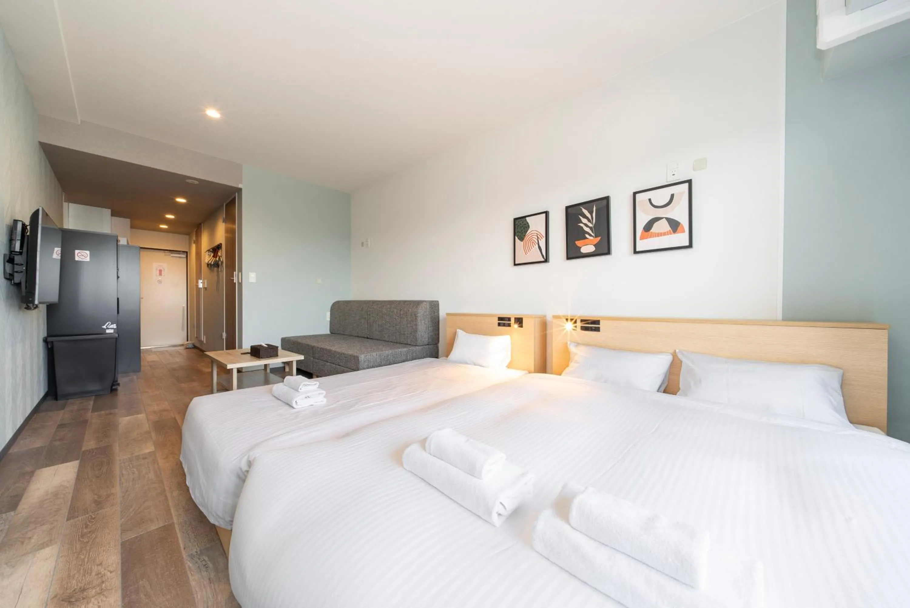 Photo of the whole room, Bed in WELLSTAY Osaka Shinimamiya Station