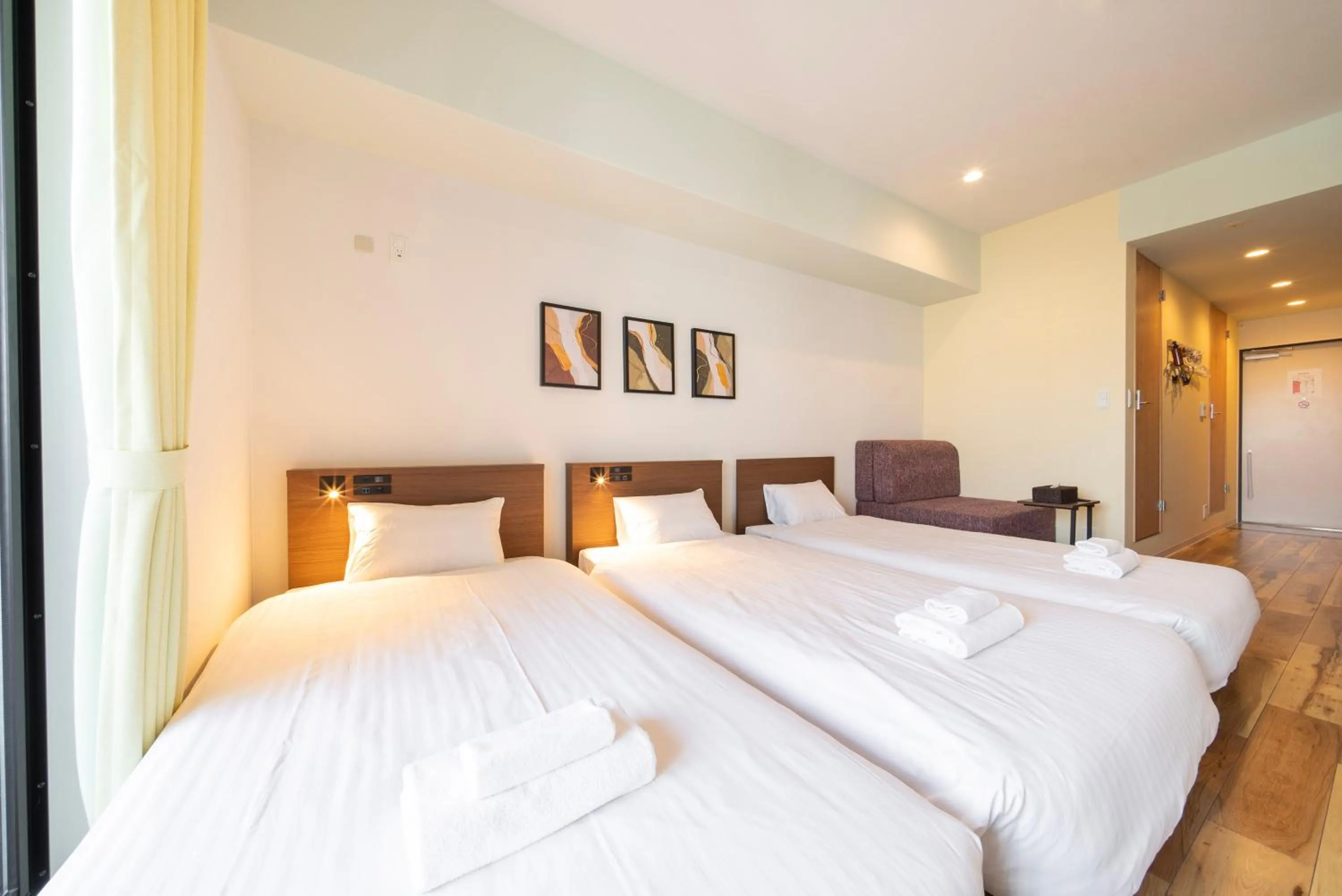 Photo of the whole room, Bed in WELLSTAY Osaka Shinimamiya Station