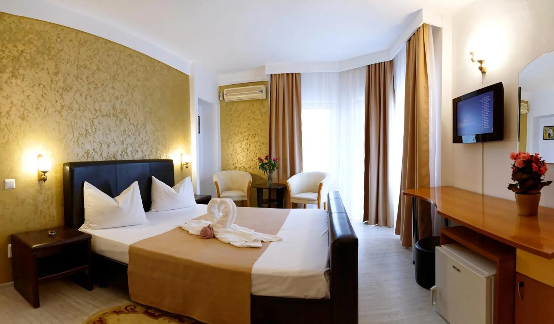 Photo of the whole room, Bed in Hotel Albatros